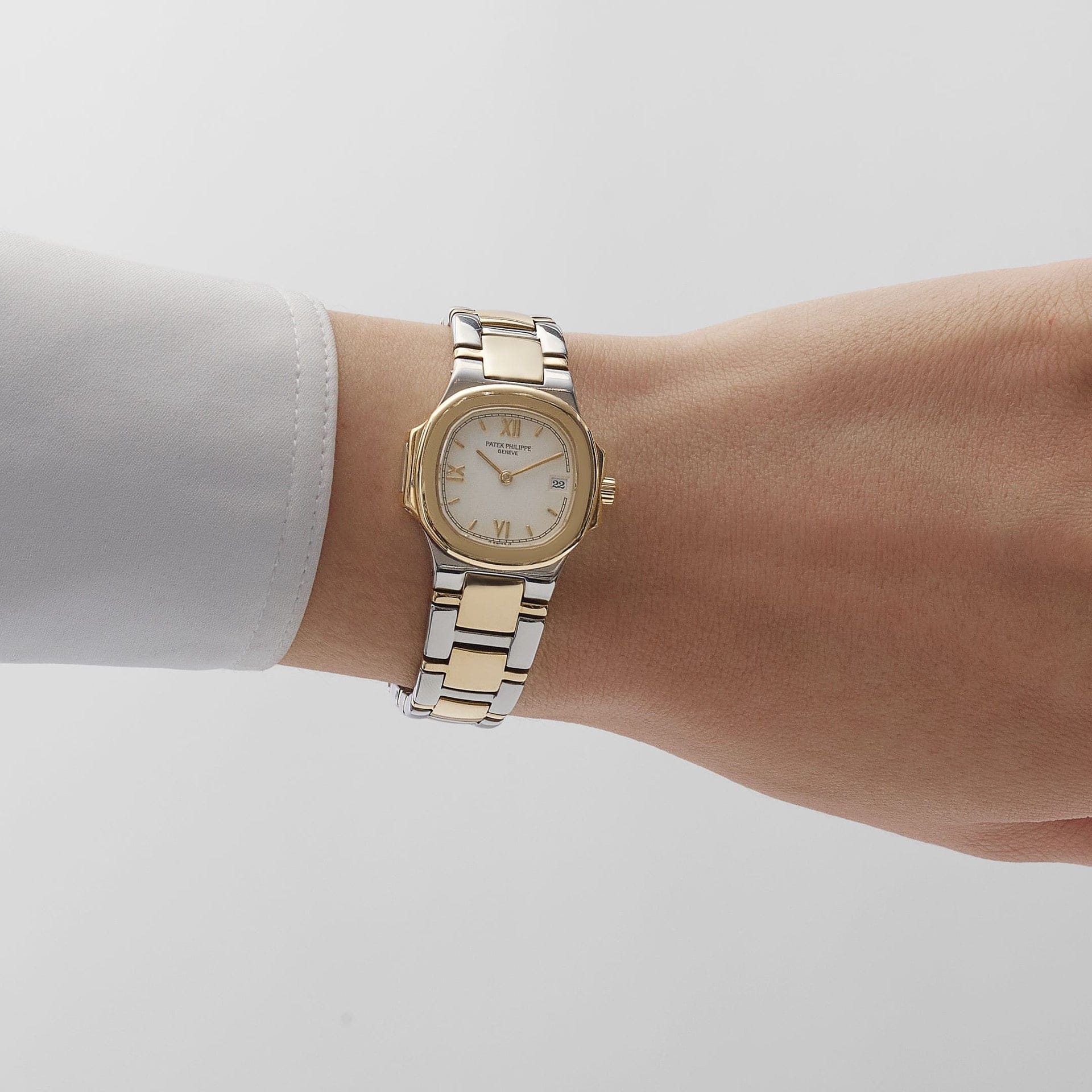 Patek Philippe Nautilus 4700/61 'Ladies' Stainless Steel Yellow Gold White Dial Quartz