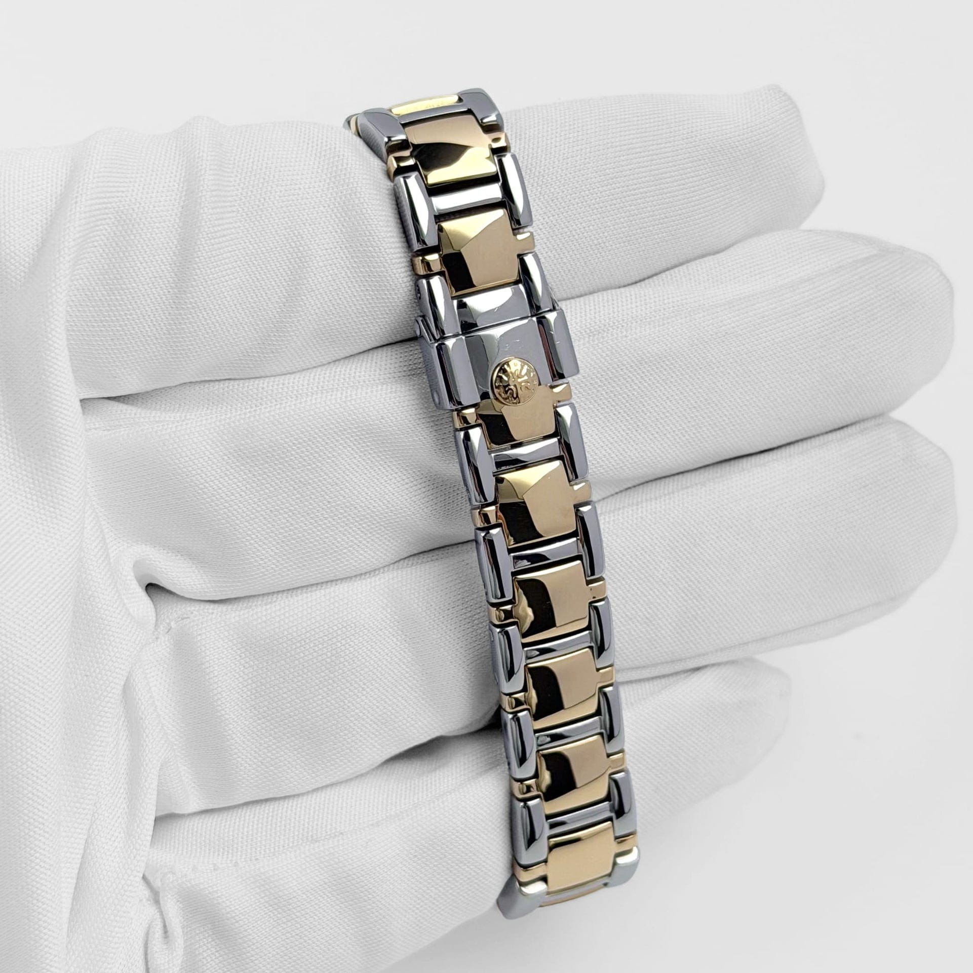 Patek Philippe Nautilus 4700/61 'Ladies' Stainless Steel Yellow Gold White Dial Quartz