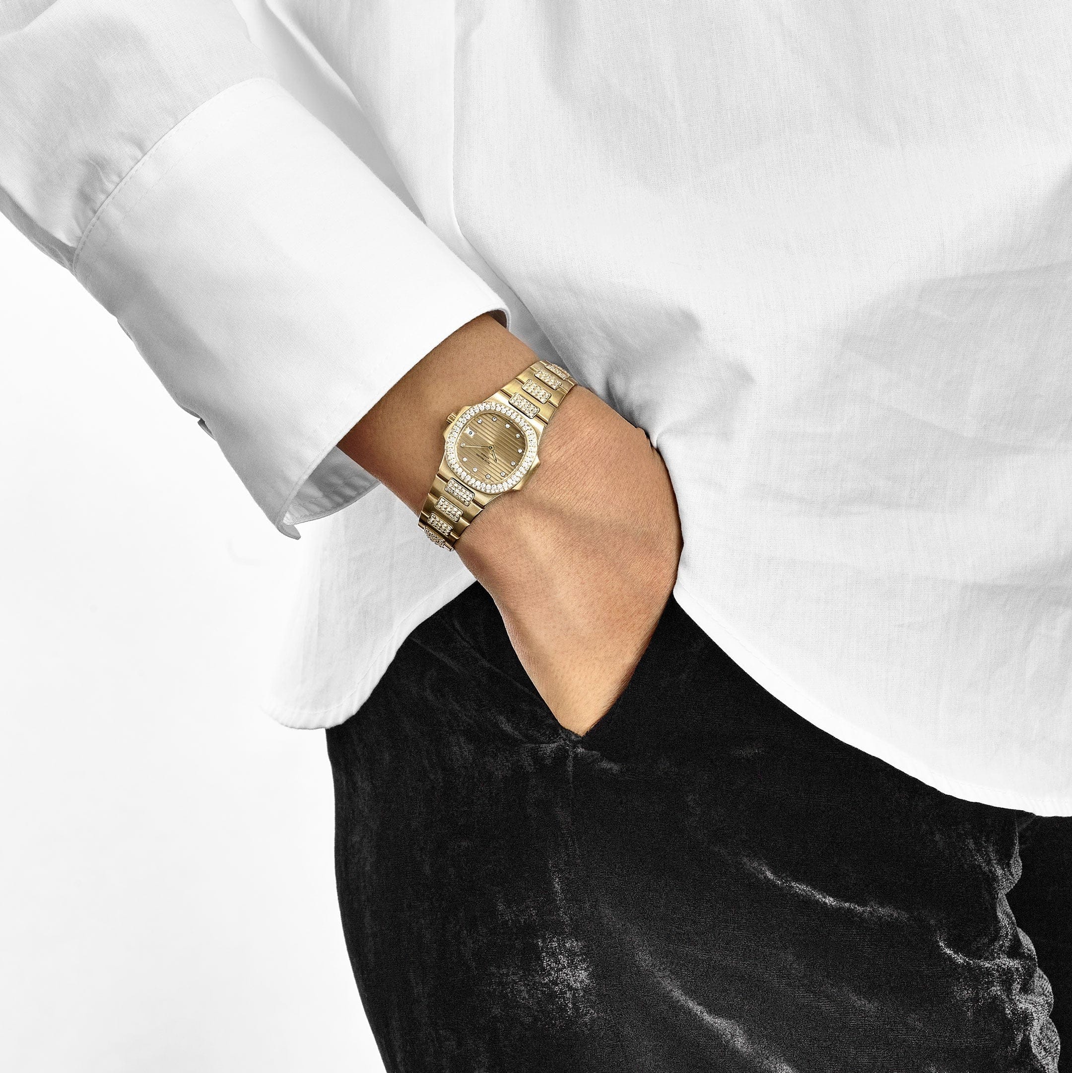 Patek Philippe Nautilus 4700 Yellow Gold Champagne Diamond Dial Diamond Bezel