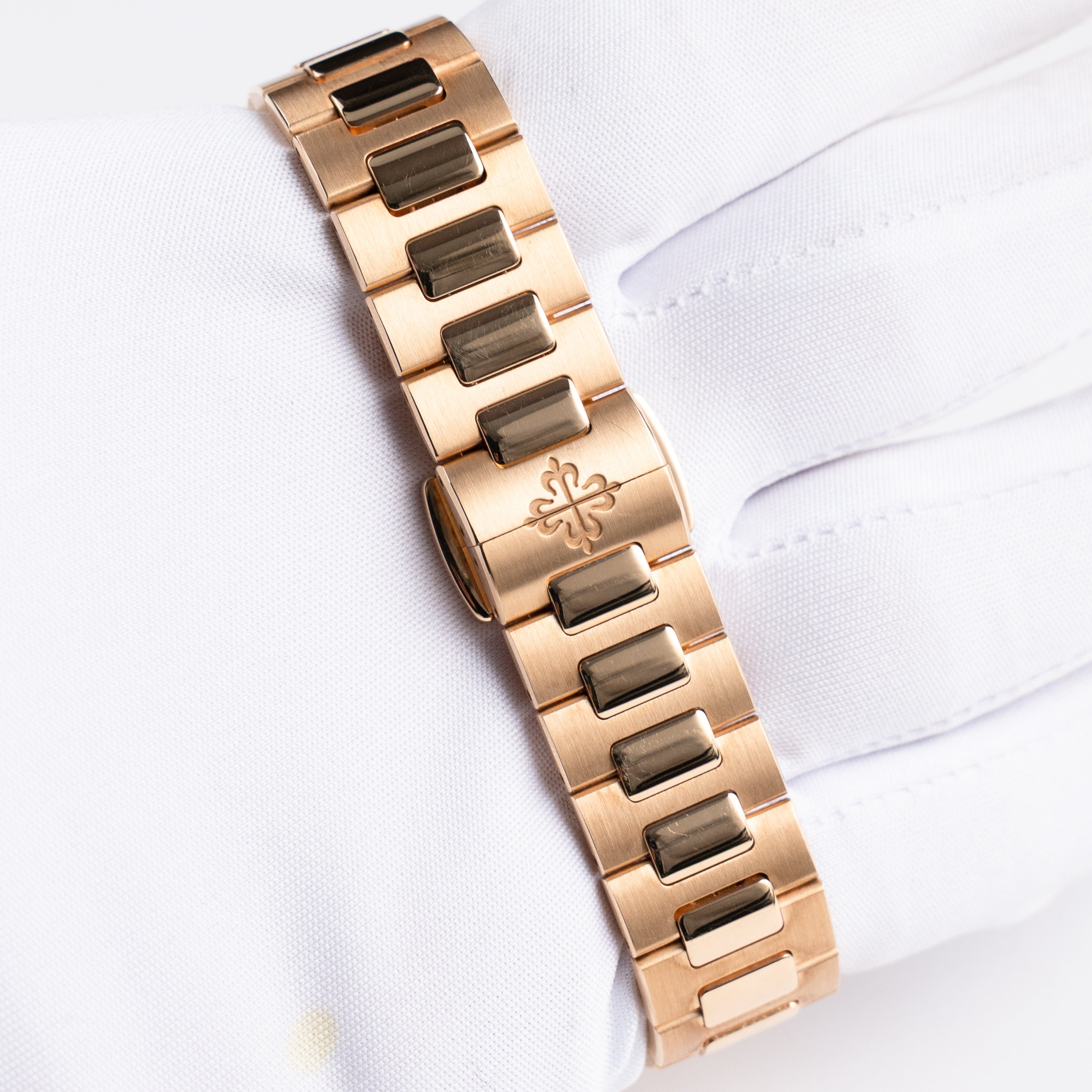 Patek Philippe Nautilus 7010/1R-011 'Ladies' Rose Gold Silver Dial Diamond Bezel Quartz