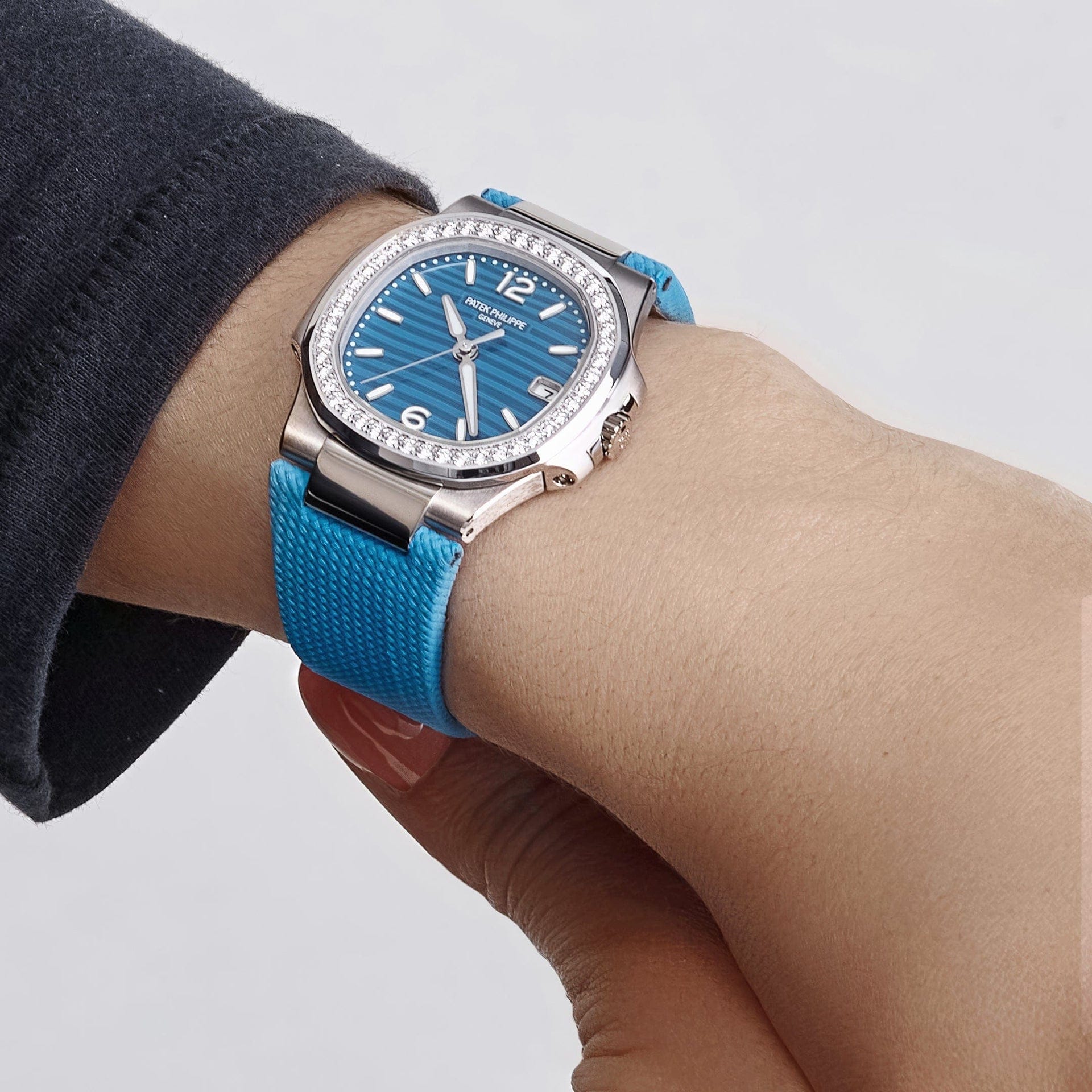 Patek Philippe Nautilus 7010G 'Ladies' White Gold Blue Dial Diamond Bezel (2025)