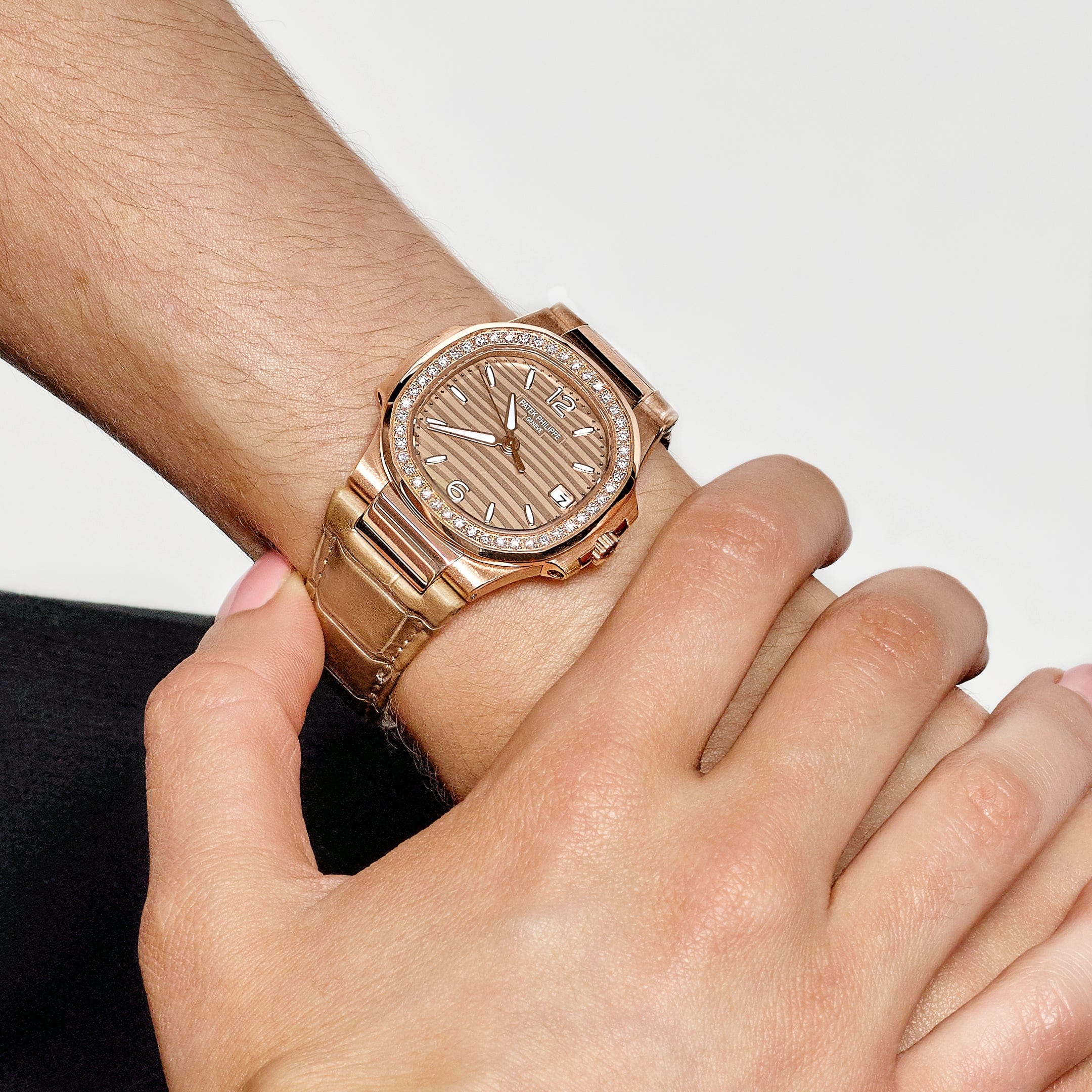patek-philippe-nautilus-7010r-012-ladies-quartz-rose-gold-diamond-bezel-patek-philippe-1200015389.jpg