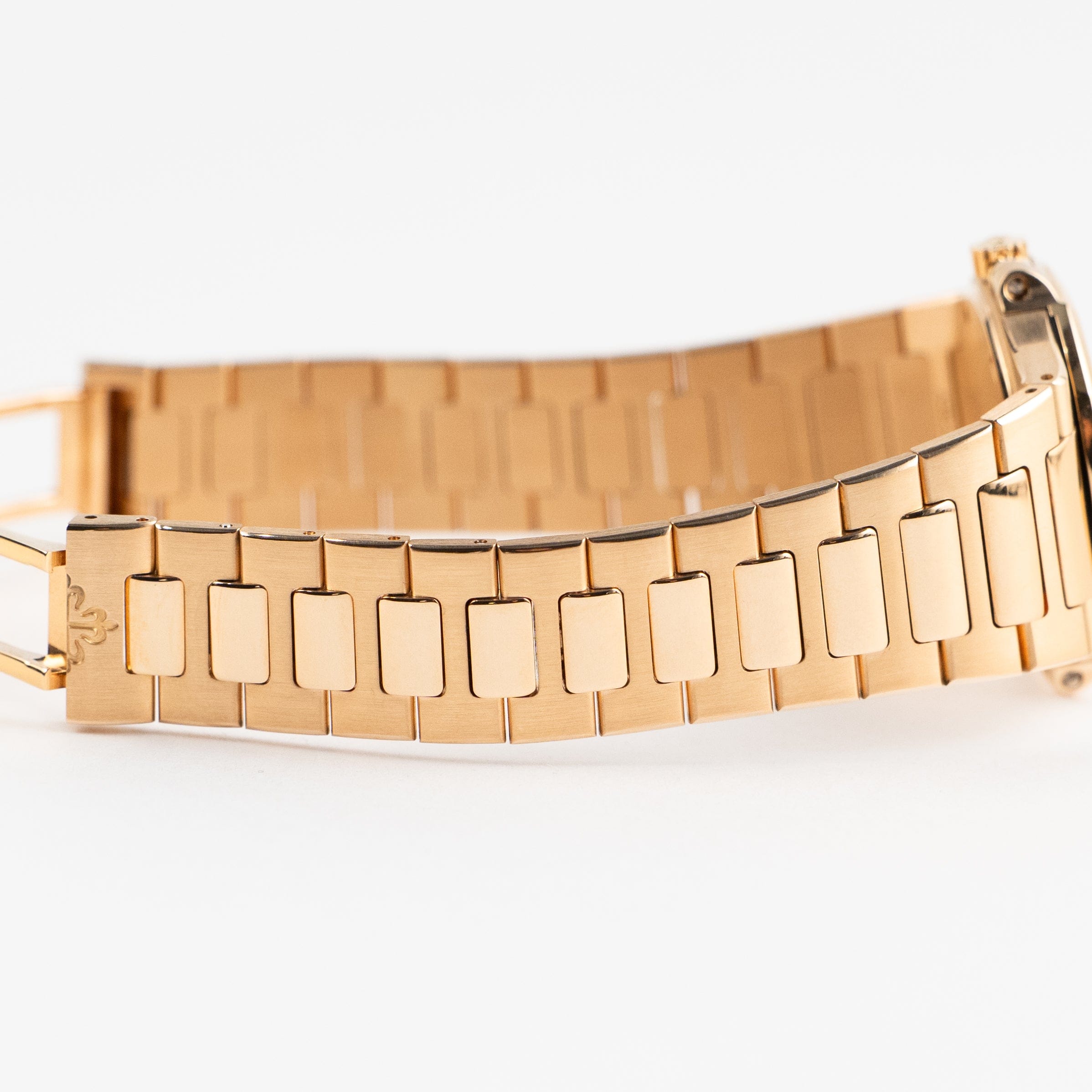 Patek Philippe Nautilus 7011/1R-001 'Ladies' Rose Gold Silver Dial (2010)