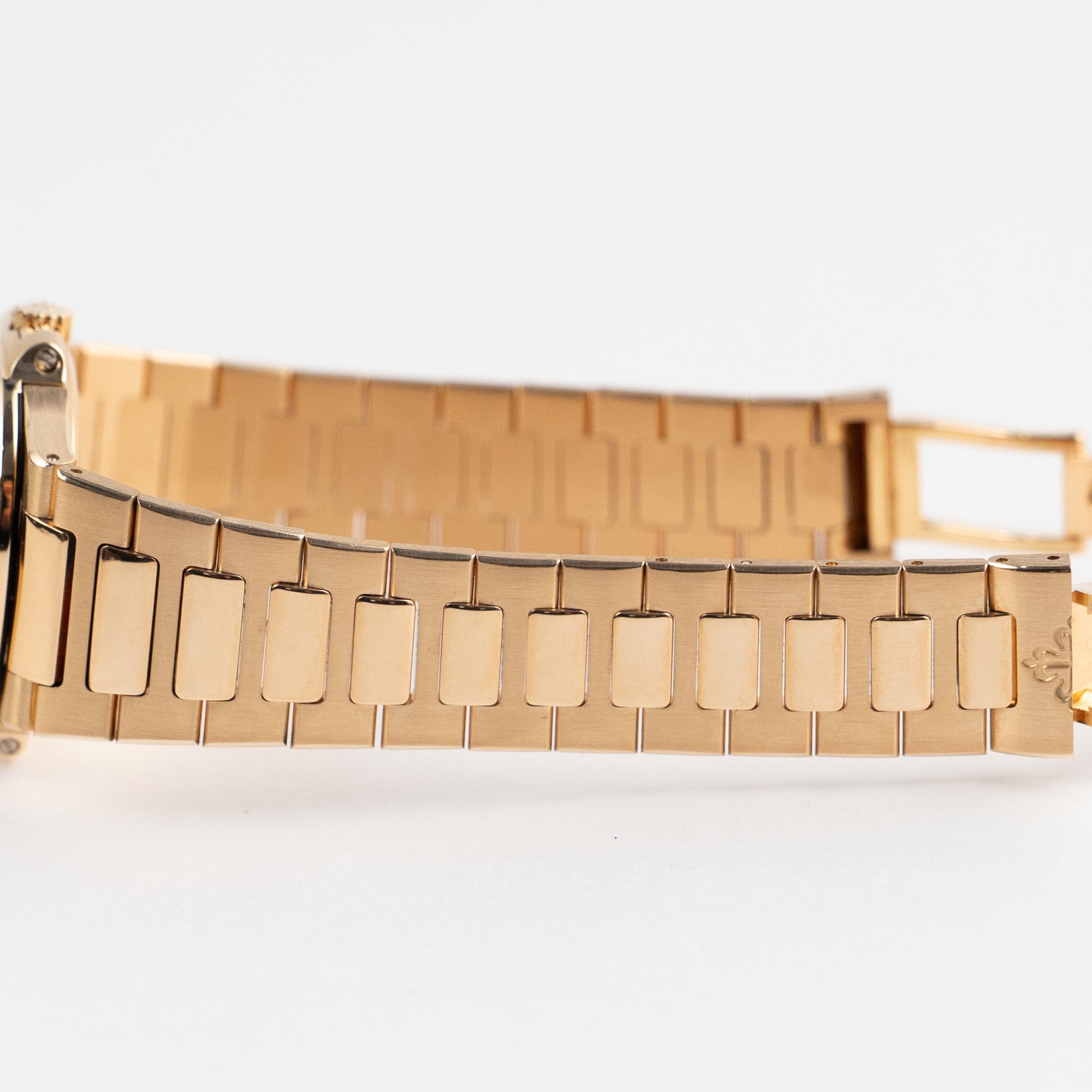 Patek Philippe Nautilus 7011/1R-001 'Ladies' Rose Gold Silver Dial (2010)