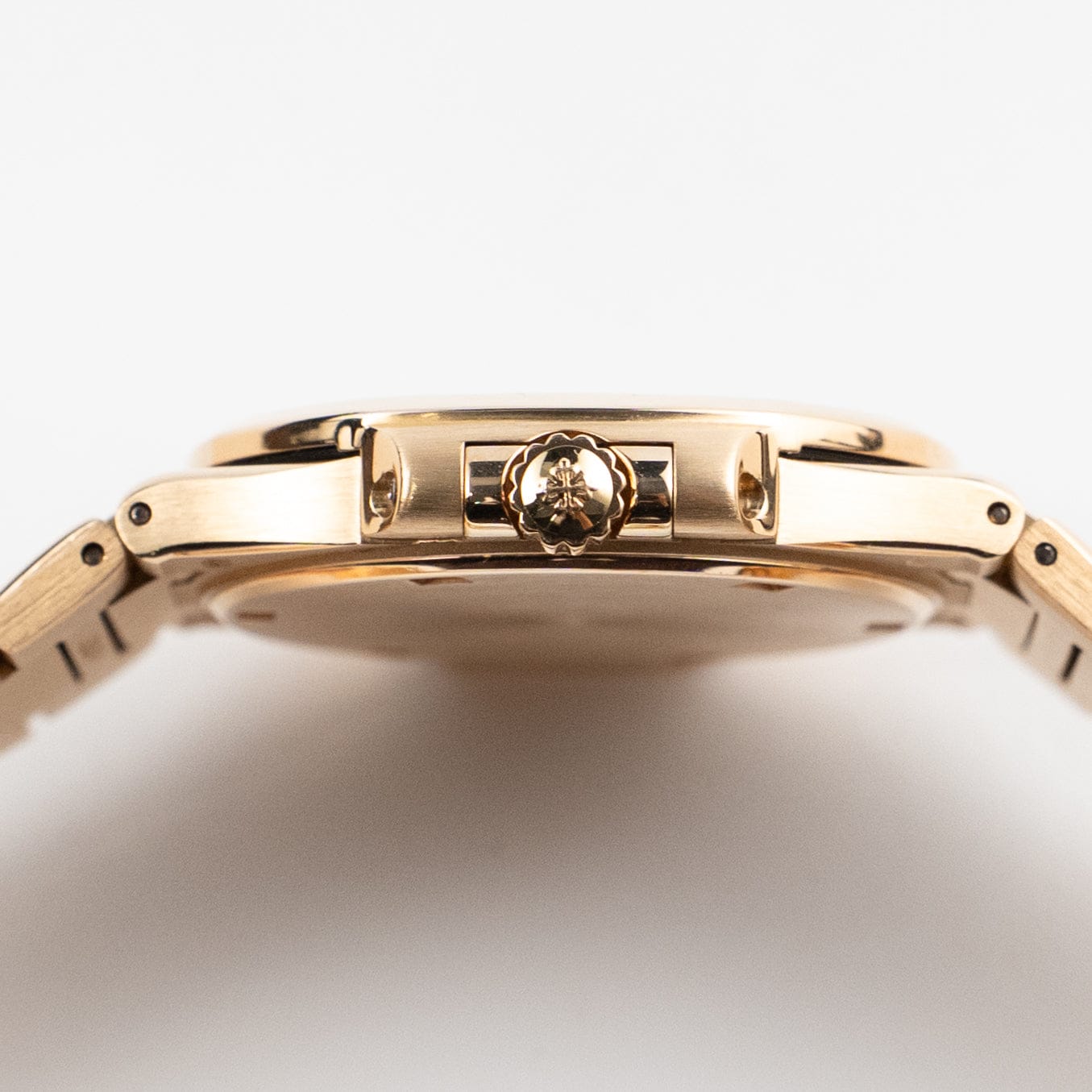 Patek Philippe Nautilus 7011/1R-001 'Ladies' Rose Gold Silver Dial (2010)
