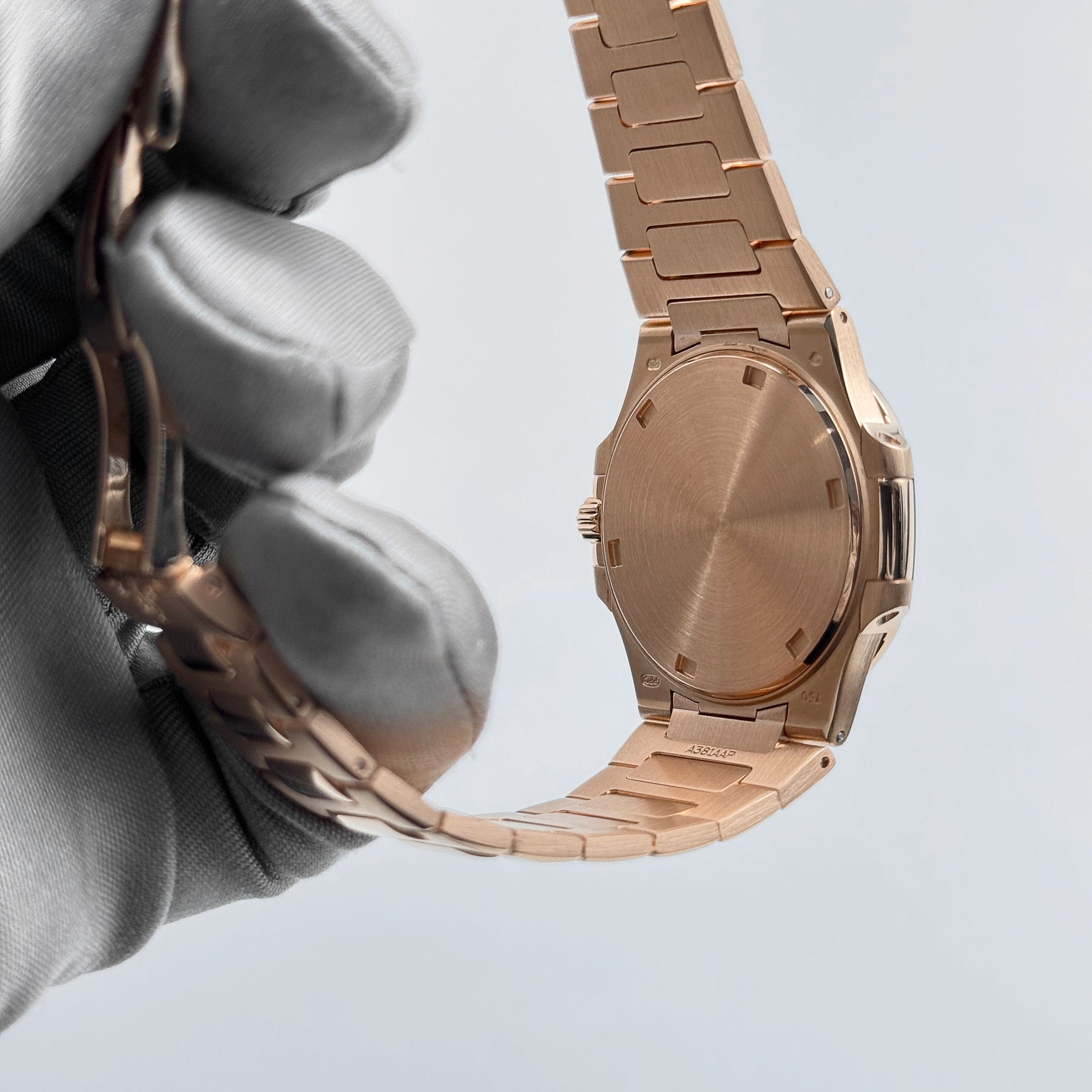 Patek Philippe Nautilus 7011/1R-001 'Ladies' Rose Gold Silver Dial (2016)