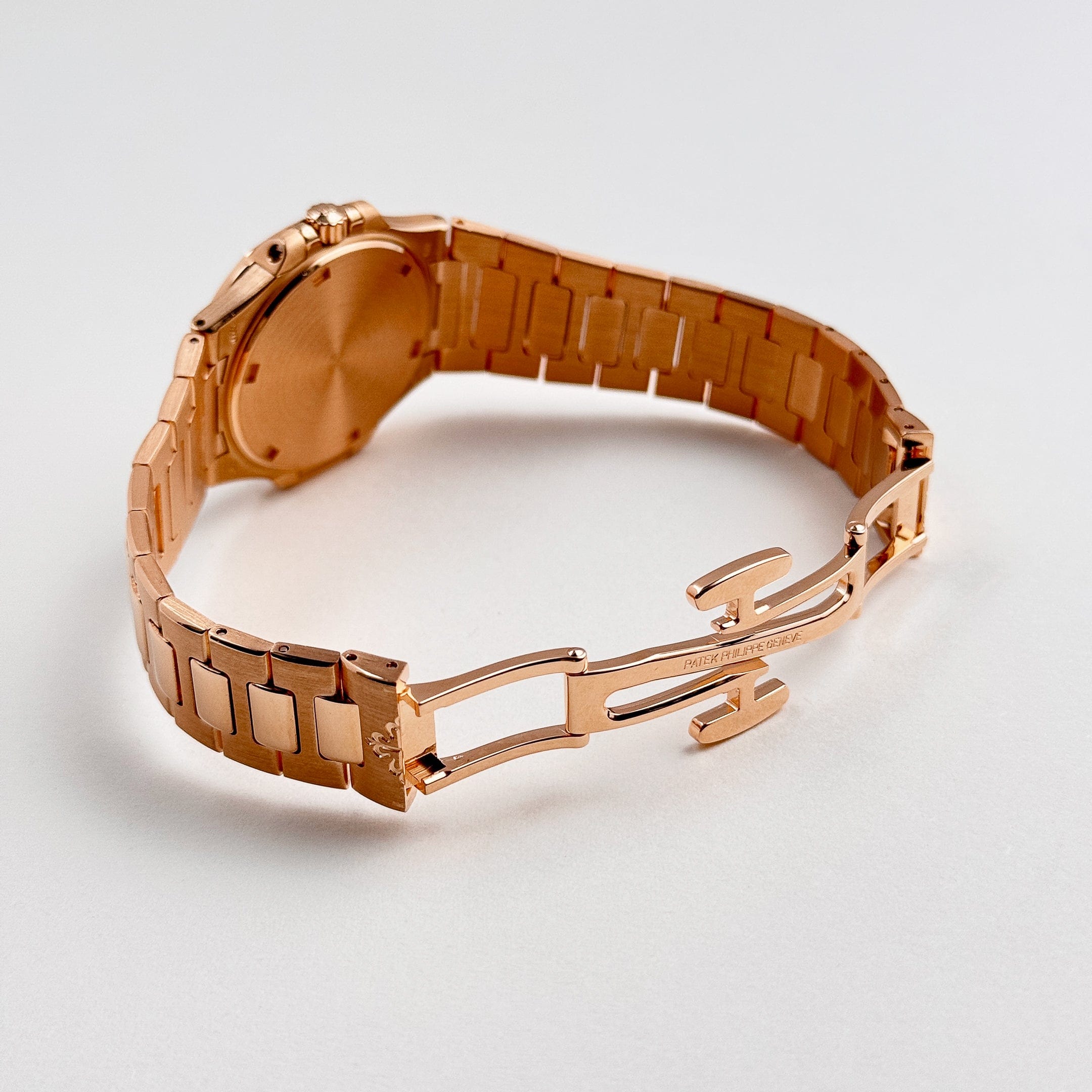 Patek Philippe Nautilus 7011/1R-001 'Ladies' Rose Gold Silver Dial (2016)