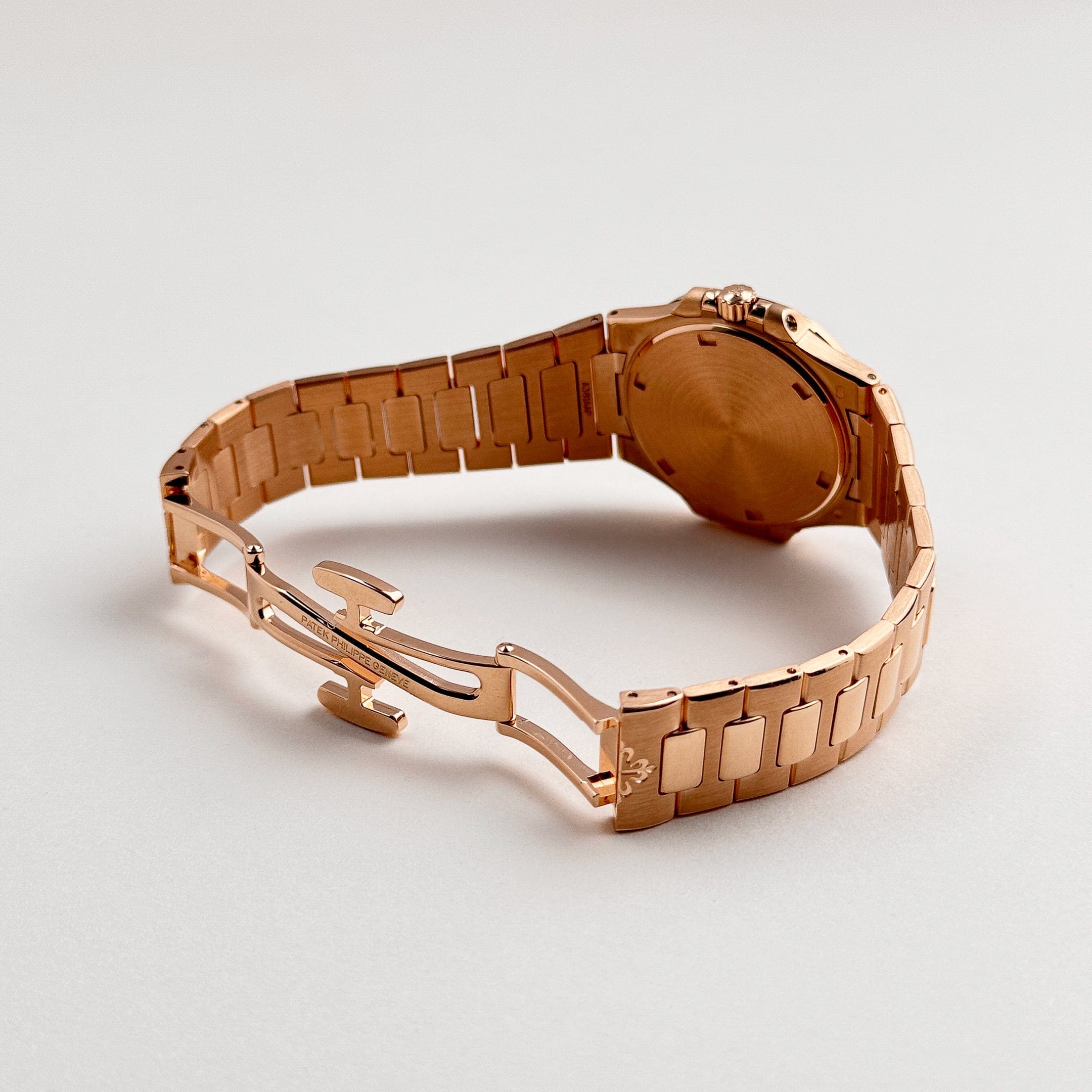 Patek Philippe Nautilus 7011/1R-001 'Ladies' Rose Gold Silver Dial (2016)