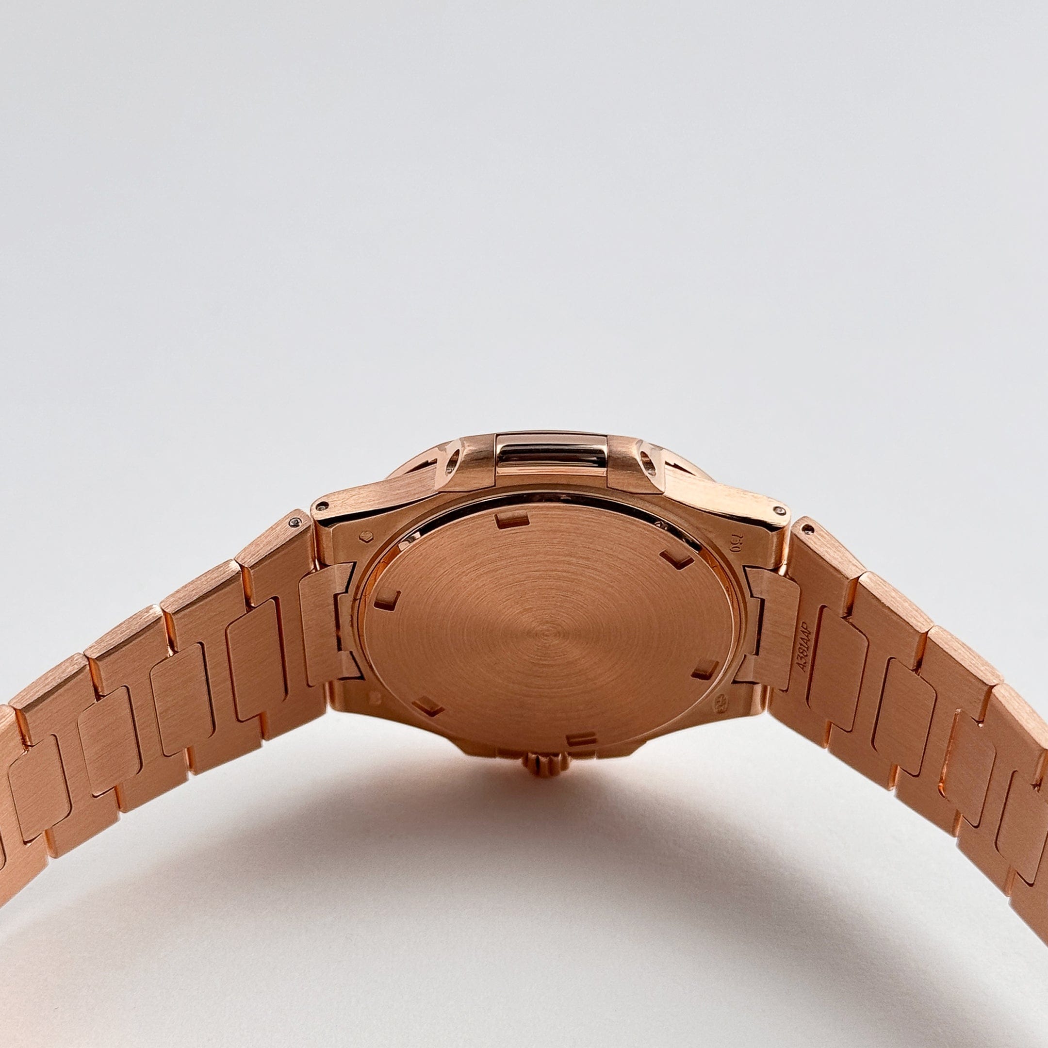 Patek Philippe Nautilus 7011/1R-001 'Ladies' Rose Gold Silver Dial (2016)