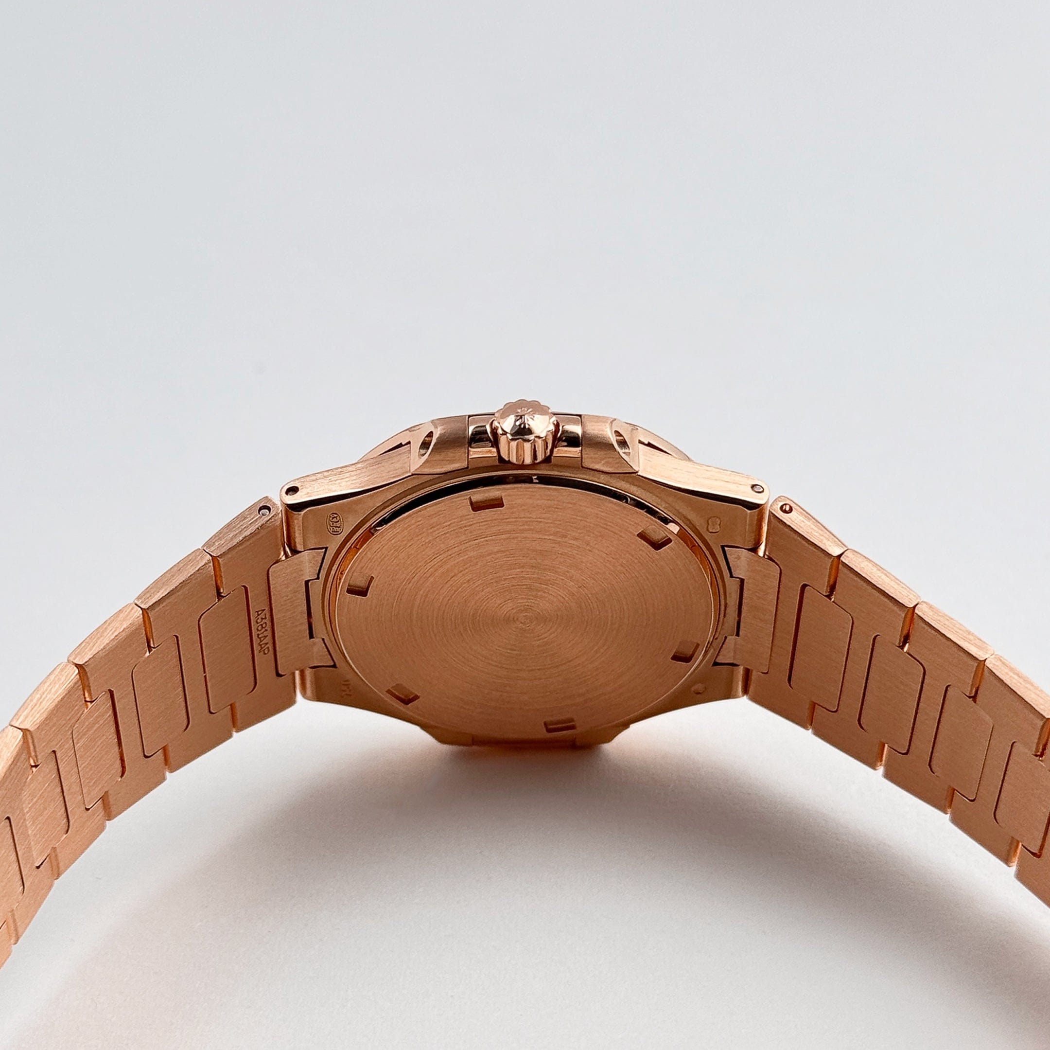 Patek Philippe Nautilus 7011/1R-001 'Ladies' Rose Gold Silver Dial (2016)