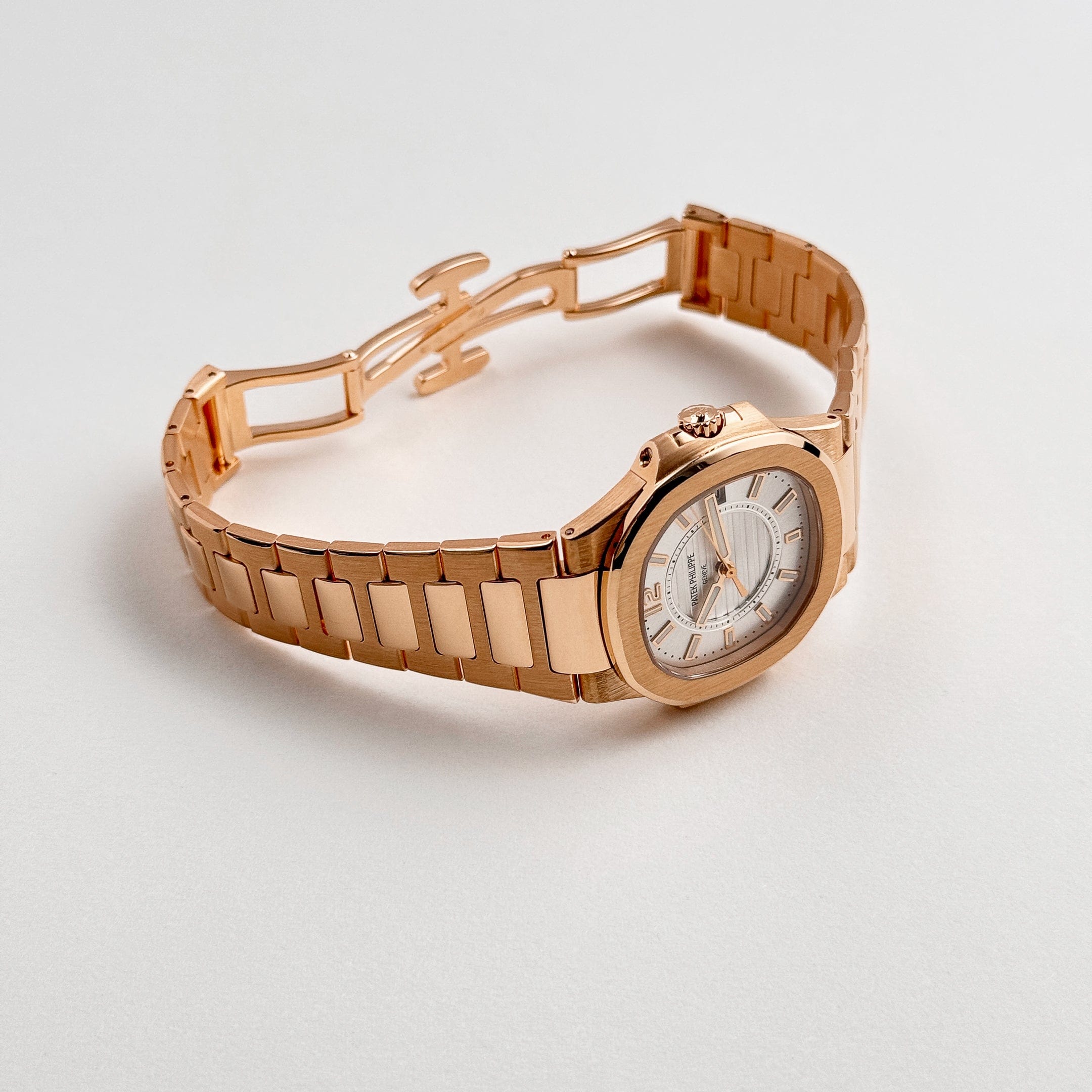 Patek Philippe Nautilus 7011/1R-001 'Ladies' Rose Gold Silver Dial (2016)