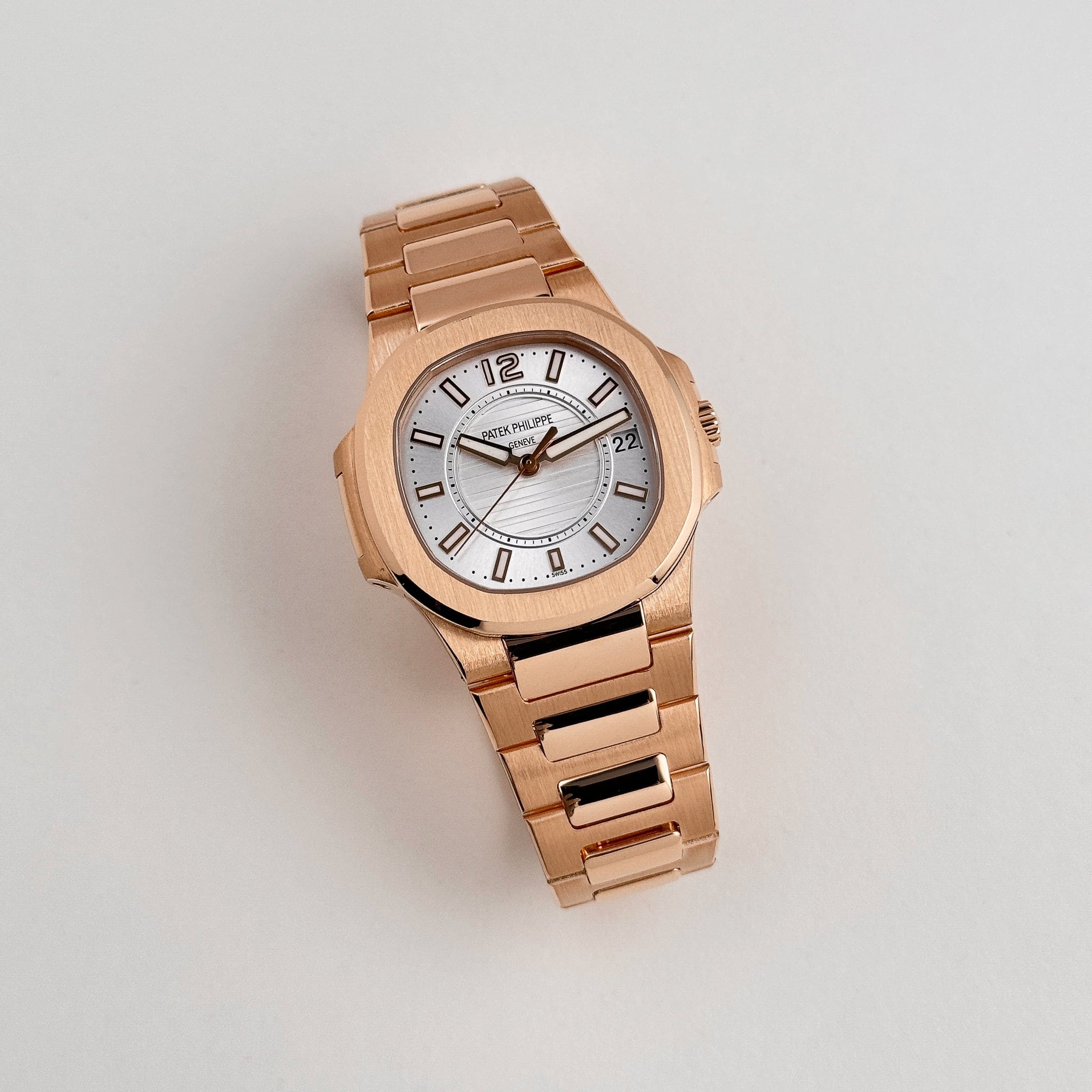 Patek Philippe Nautilus 7011/1R-001 'Ladies' Rose Gold Silver Dial (2016)