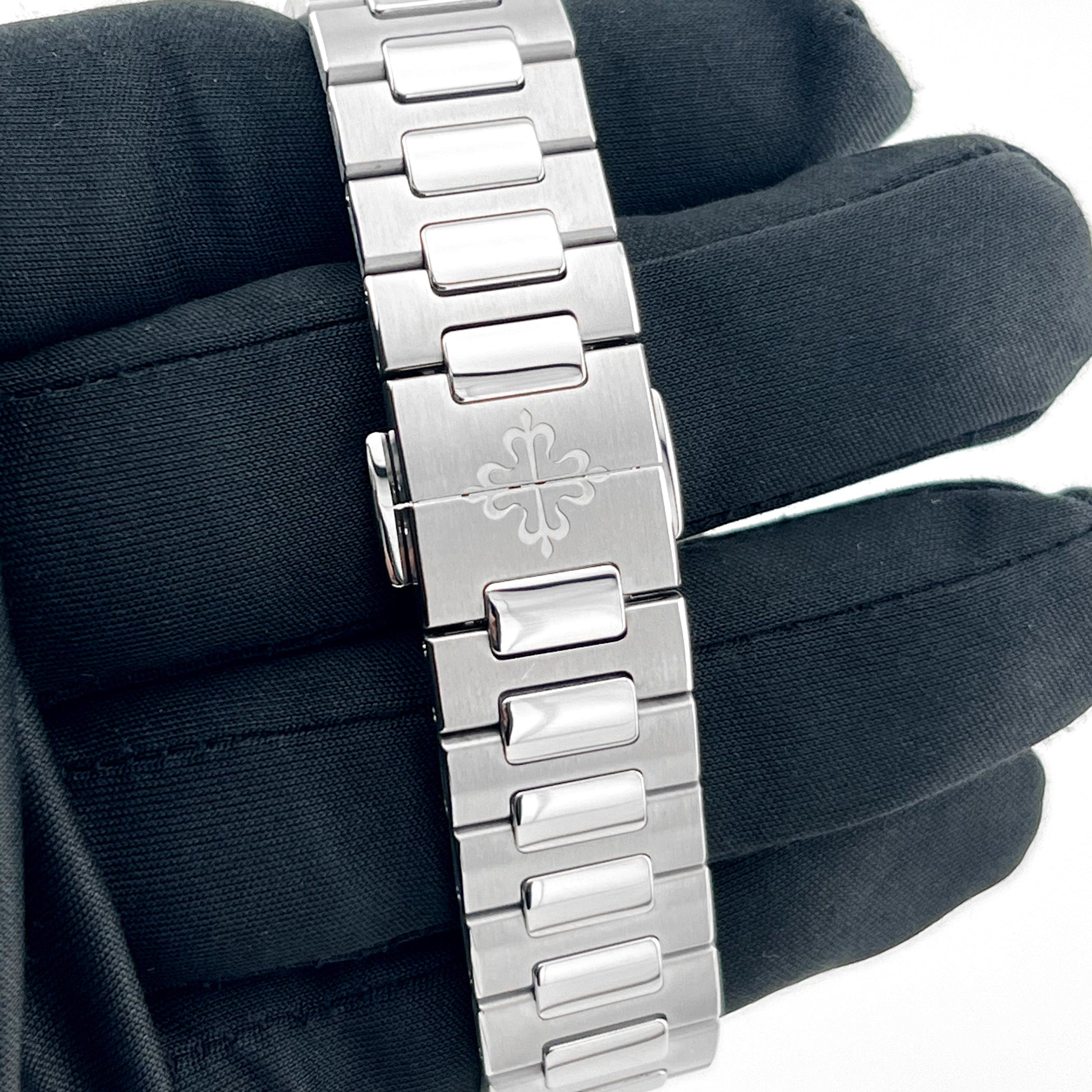 Patek Philippe Nautilus 7118/1200A-001 'Ladies' Blue Dial Diamond Bezel (2022)