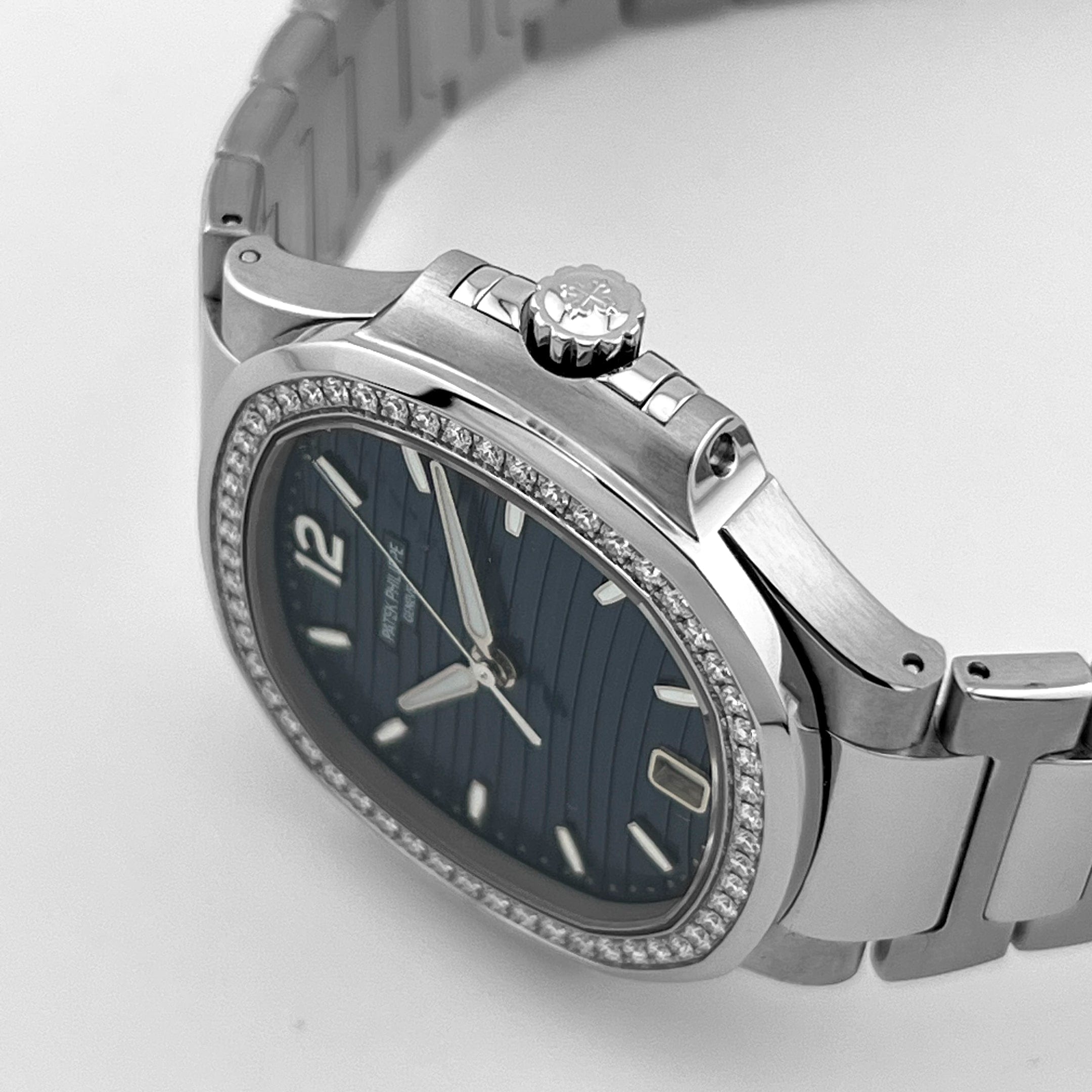 Patek Philippe Nautilus 7118/1200A-001 'Ladies' Blue Dial Diamond Bezel (2022)
