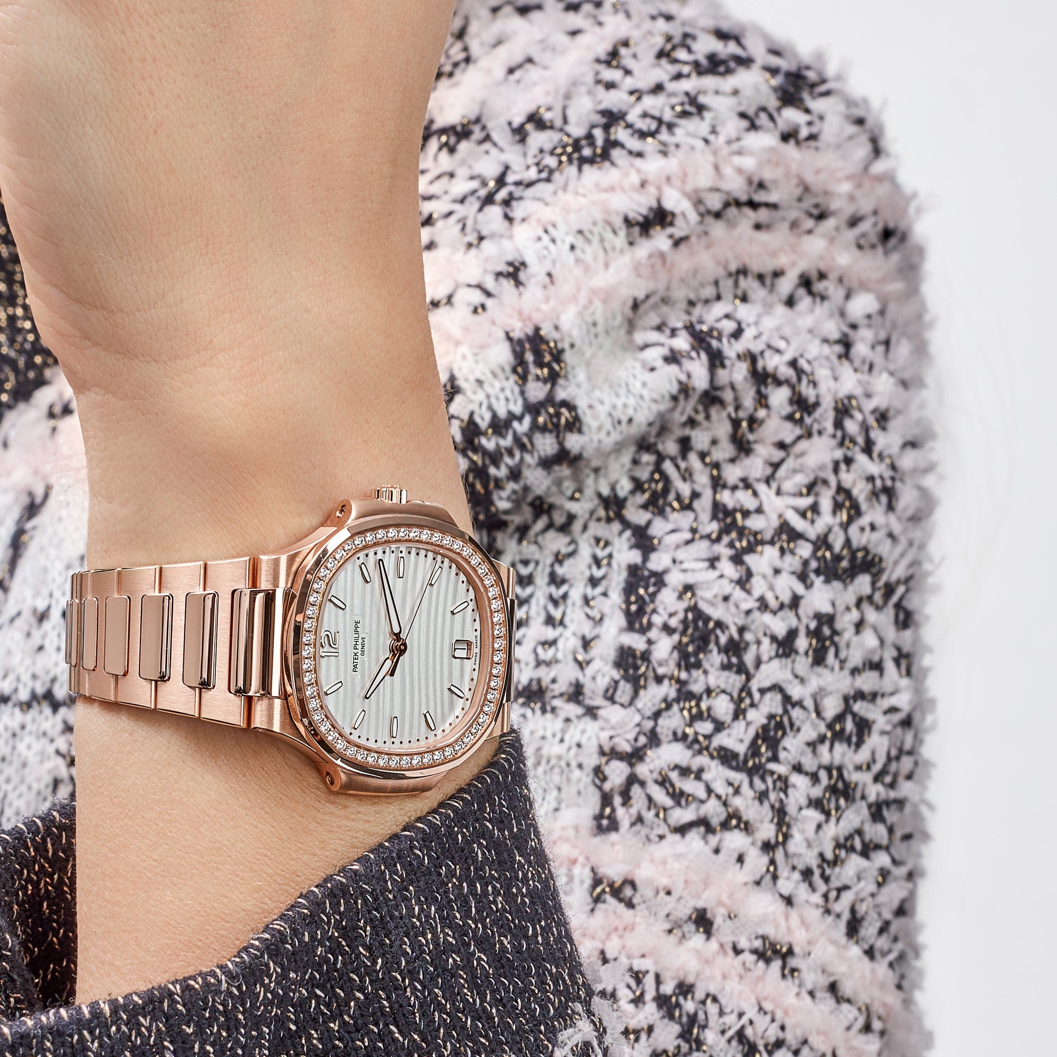 Patek Philippe Nautilus 7118/1200R-001 'Ladies' Rose Gold Silver Dial Diamond Bezel (2026)