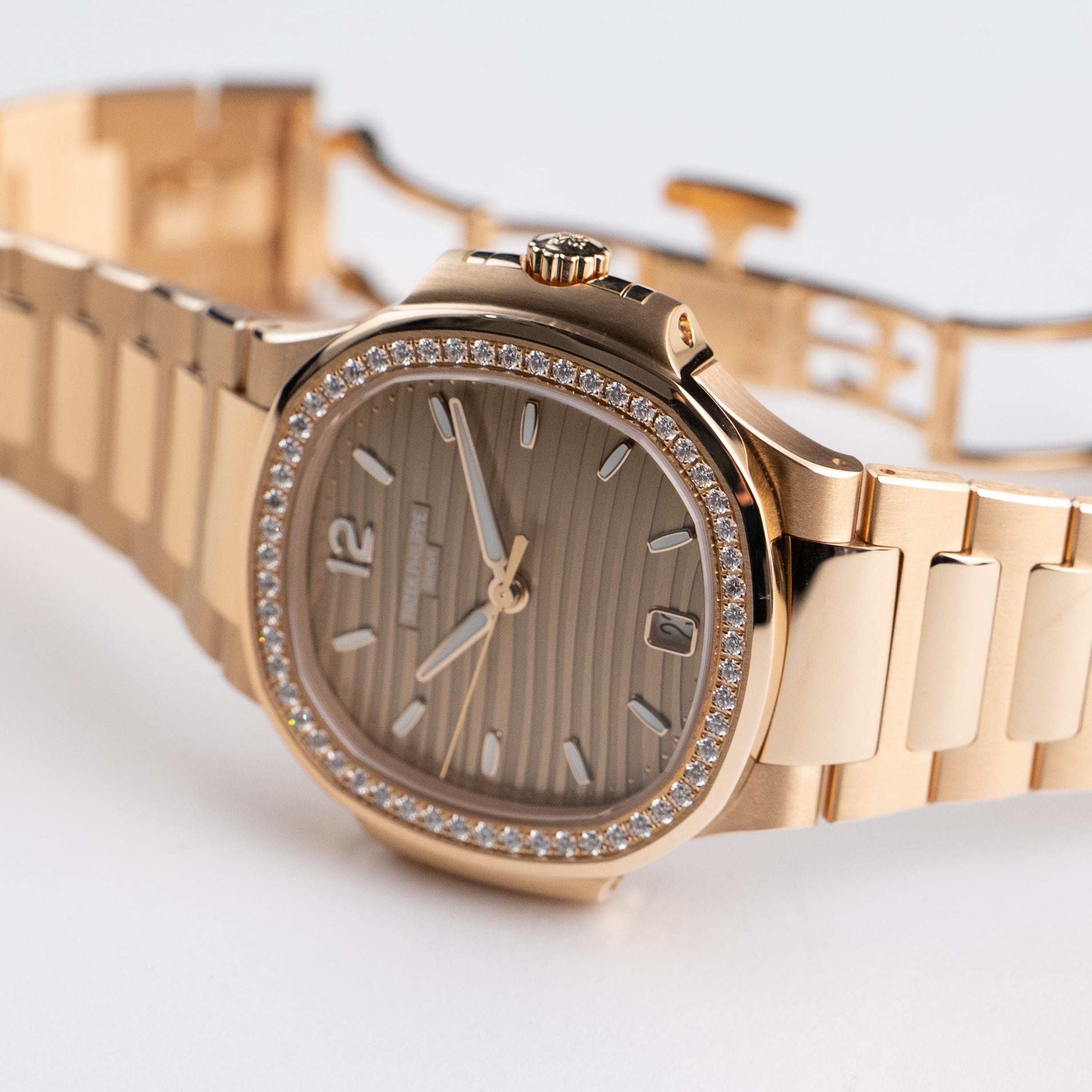 Patek Philippe Nautilus 7118/1200R-010 'Ladies' Rose Gold Diamond Bezel (2026)