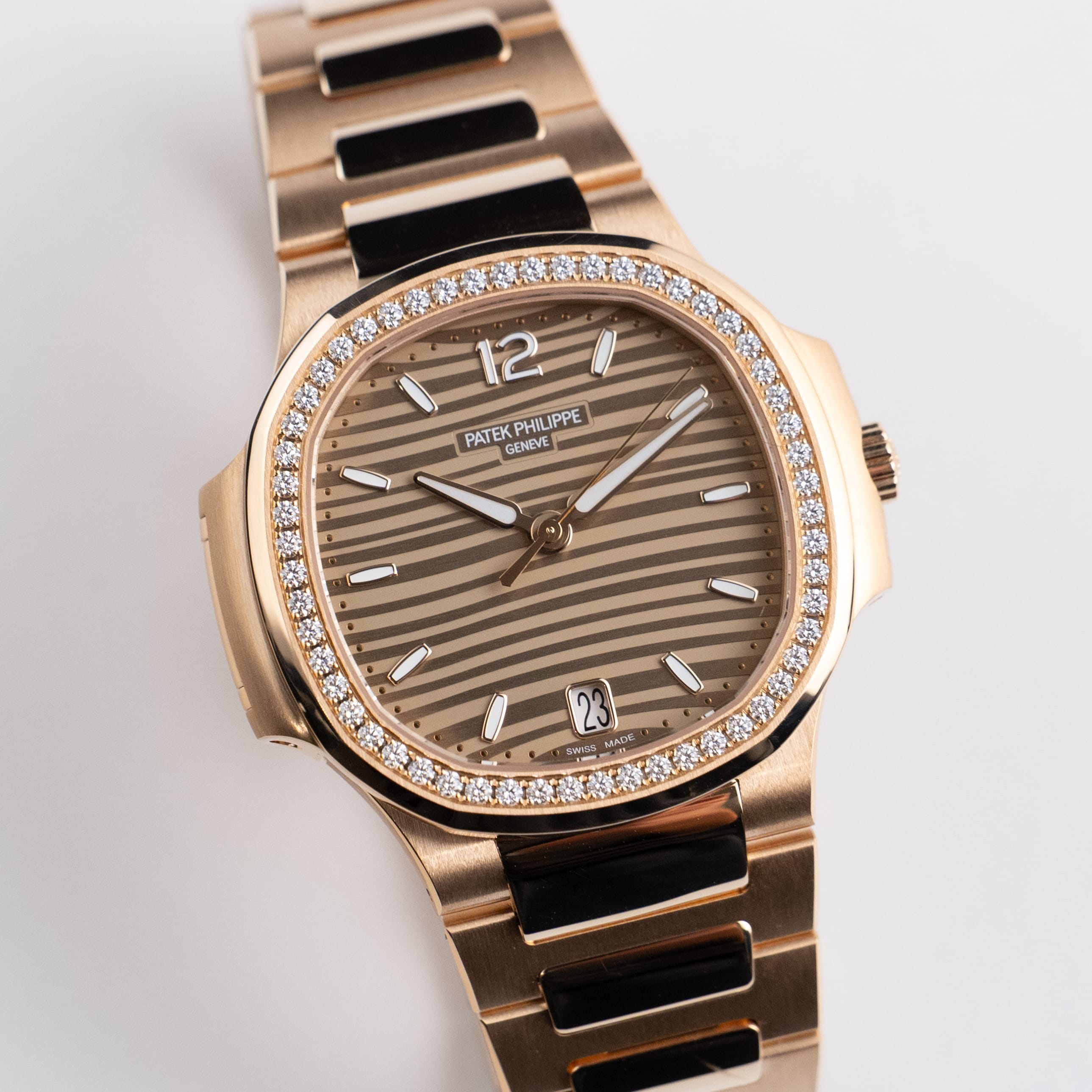 Patek Philippe Nautilus 7118/1200R-010 'Ladies' Rose Gold Diamond Bezel (2026)