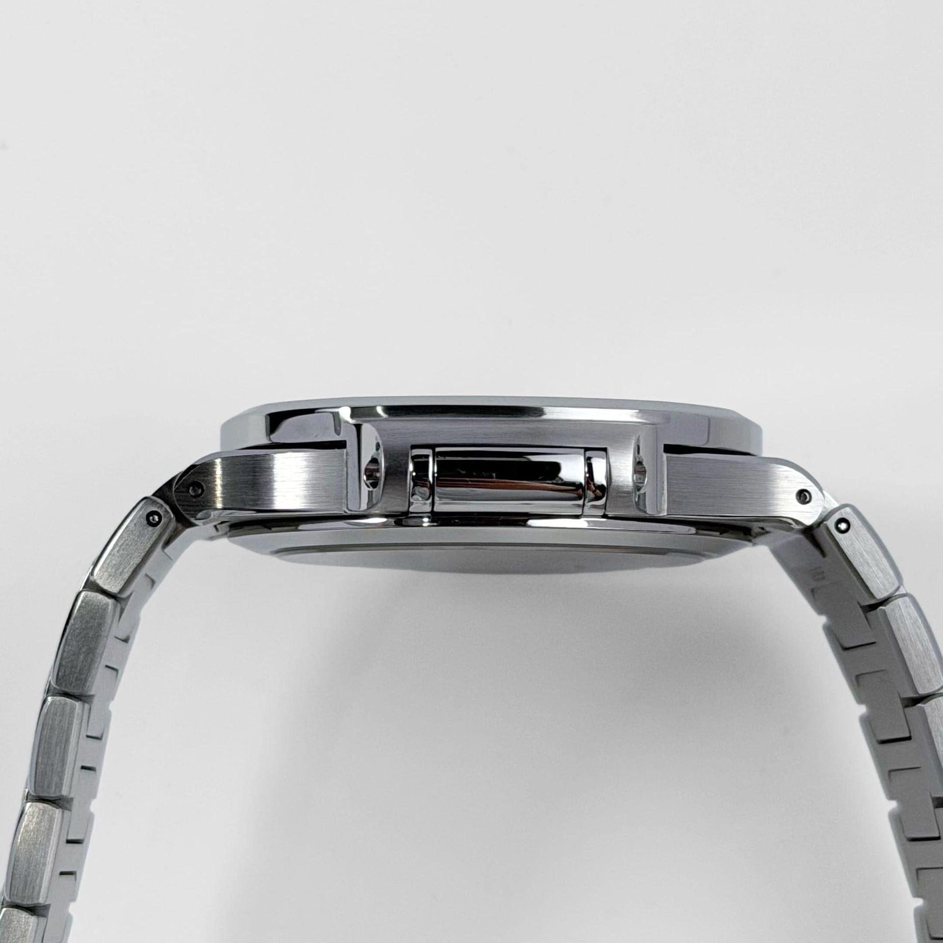 Patek Philippe Nautilus 7118/1A-001 'Ladies' Stainless Steel Blue Dial (2025)