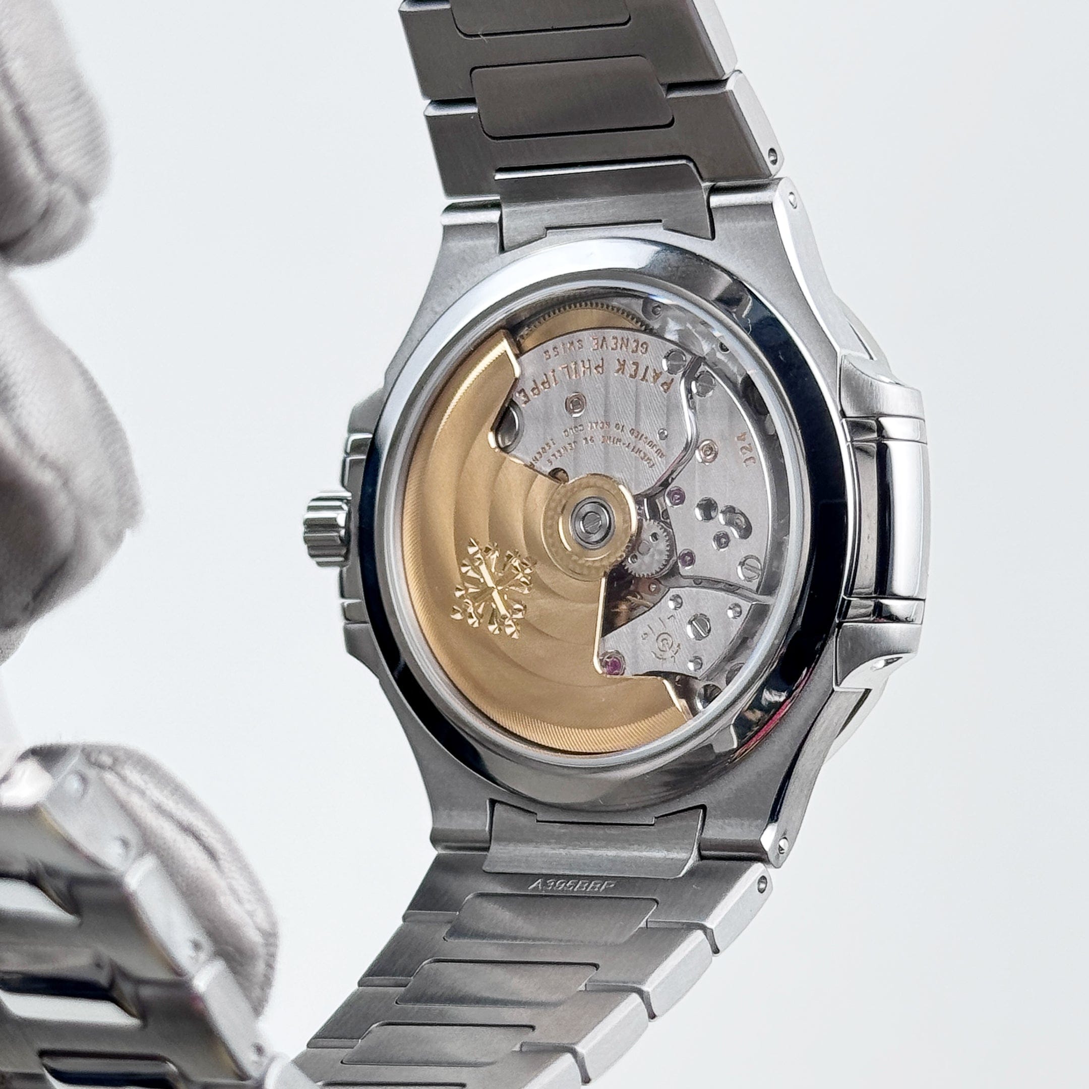 Patek Philippe Nautilus 7118/1A-010 Stainless Steel Silvery Opaline Dial