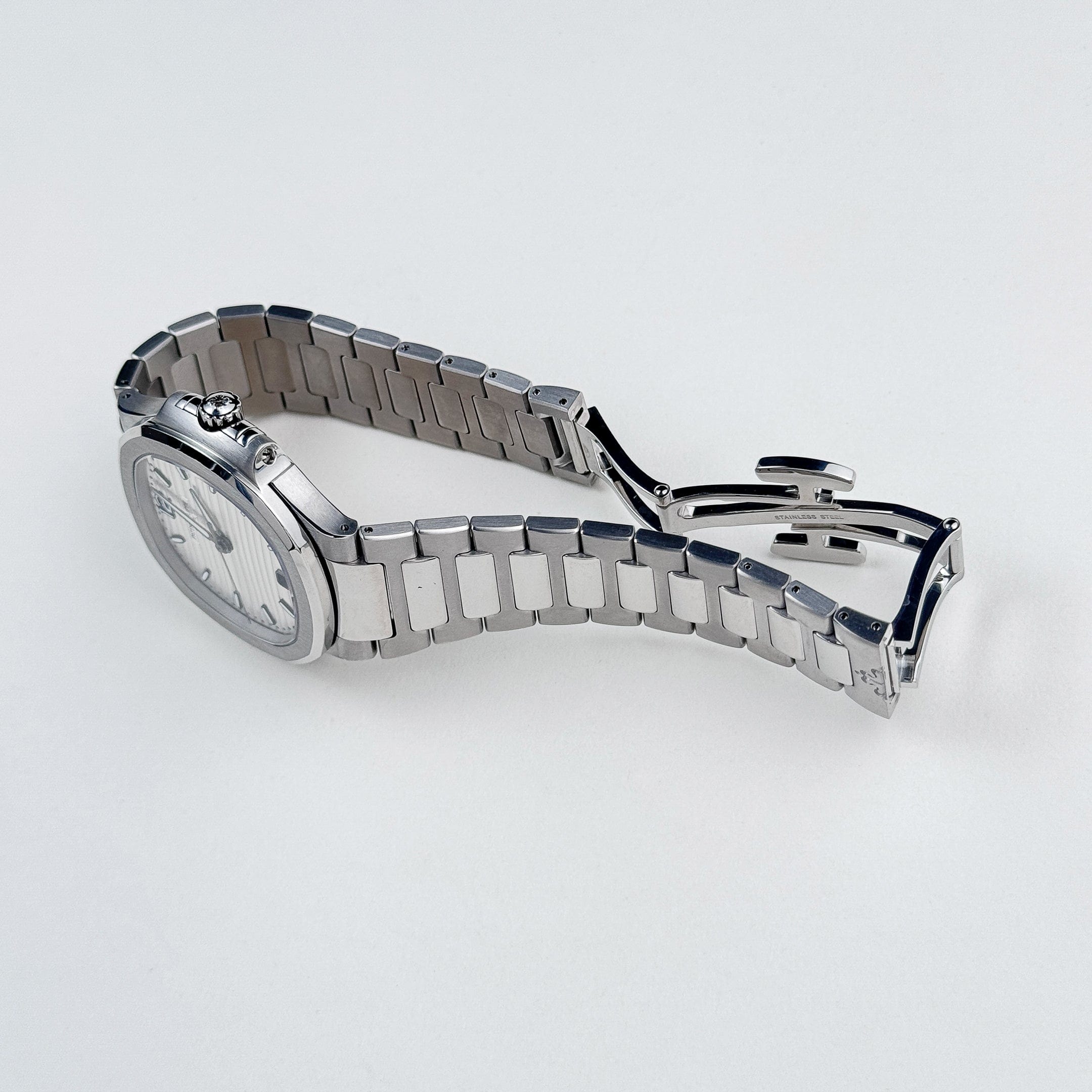 Patek Philippe Nautilus 7118/1A-010 Stainless Steel Silvery Opaline Dial