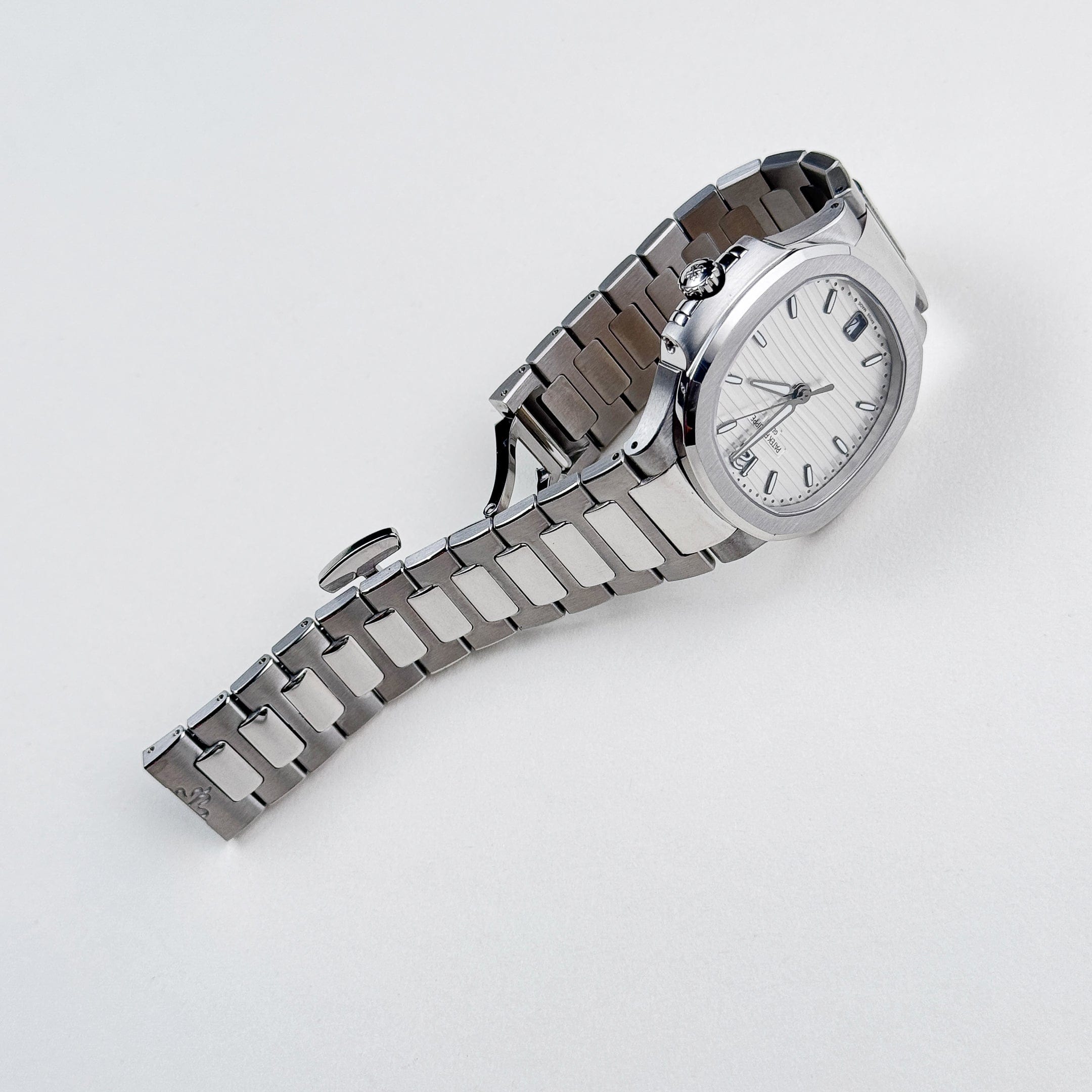 Patek Philippe Nautilus 7118/1A-010 Stainless Steel Silvery Opaline Dial