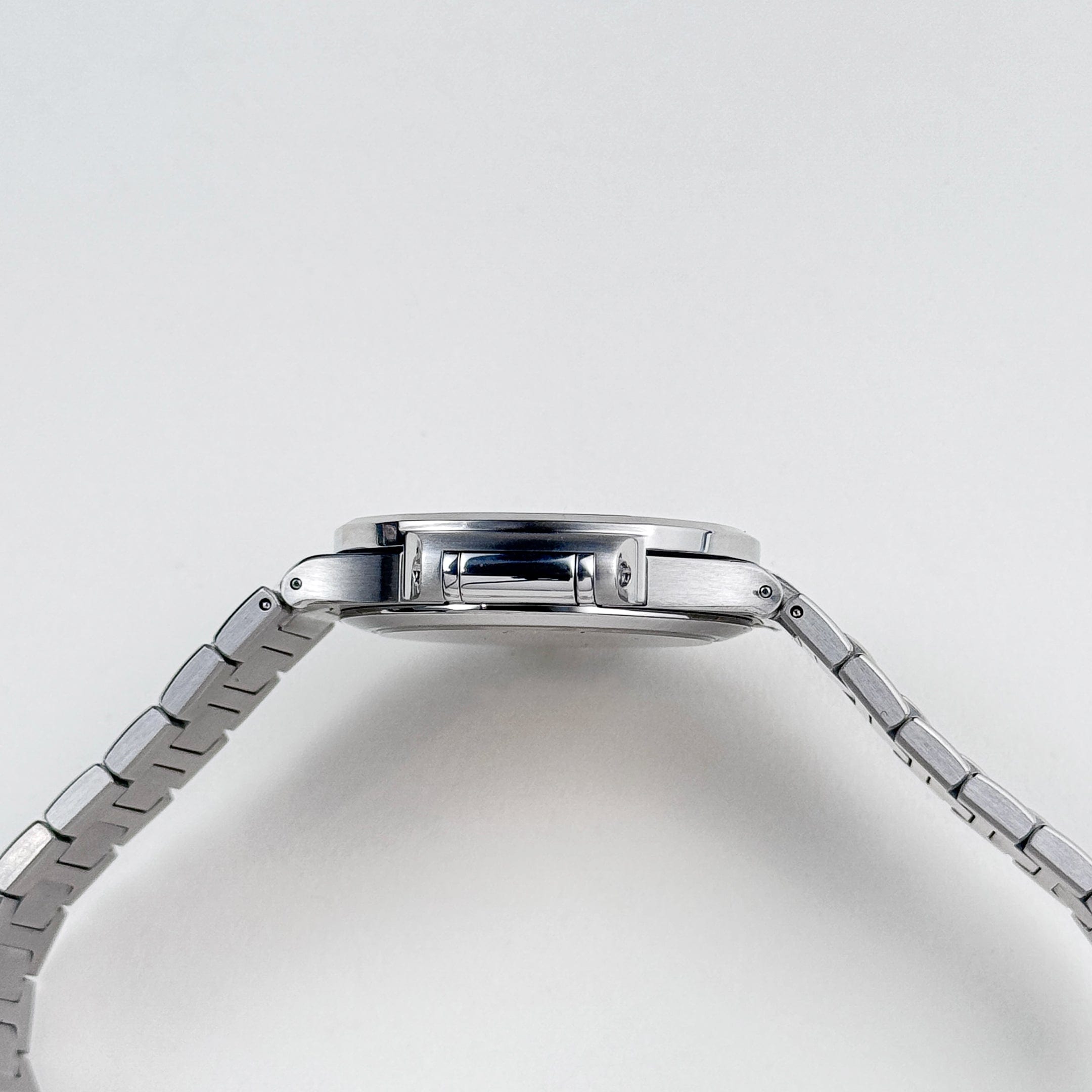 Patek Philippe Nautilus 7118/1A-010 Stainless Steel Silvery Opaline Dial