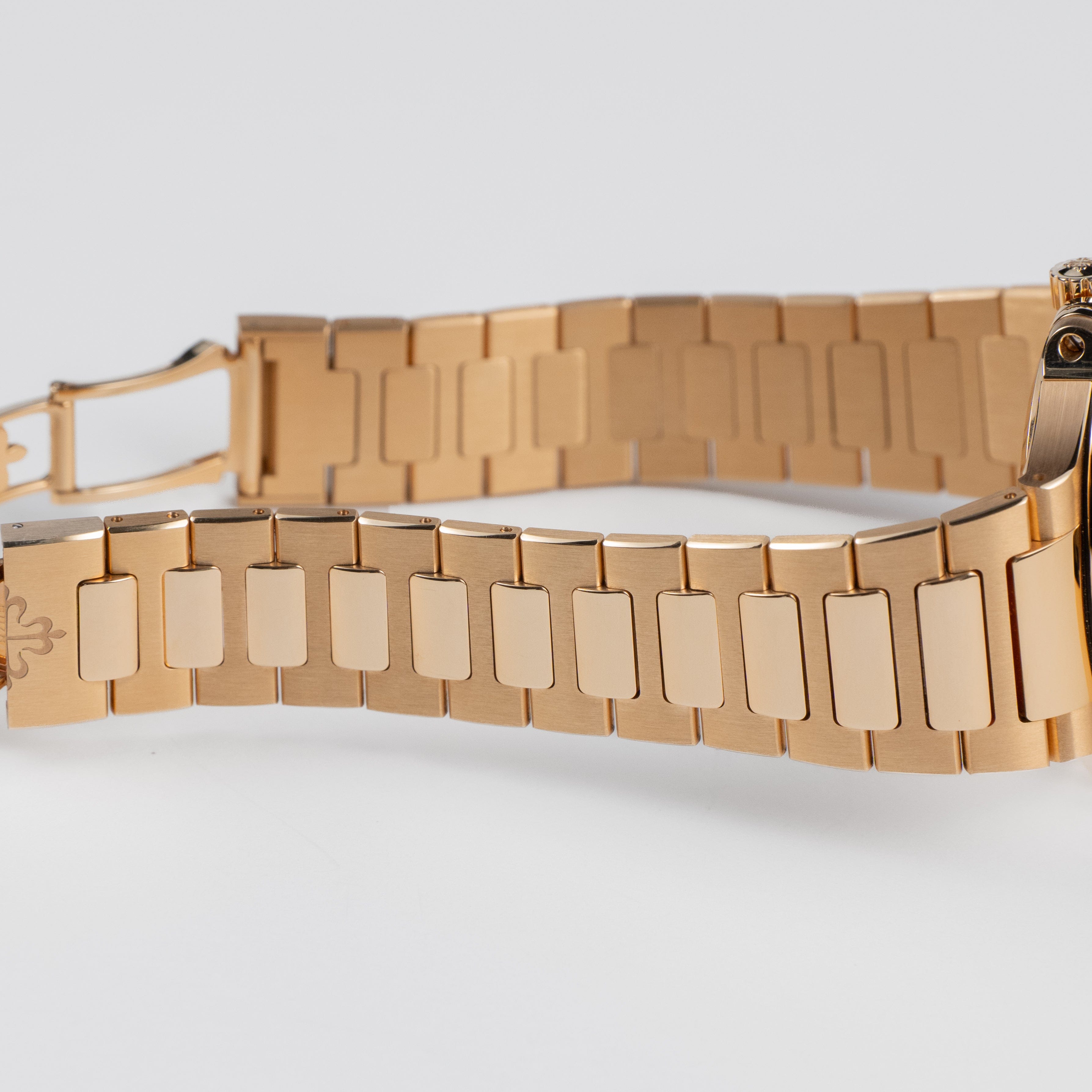 Patek Philippe Nautilus 7118/1R-010 'Ladies' Rose Gold Champagne Golden Dial (2021)