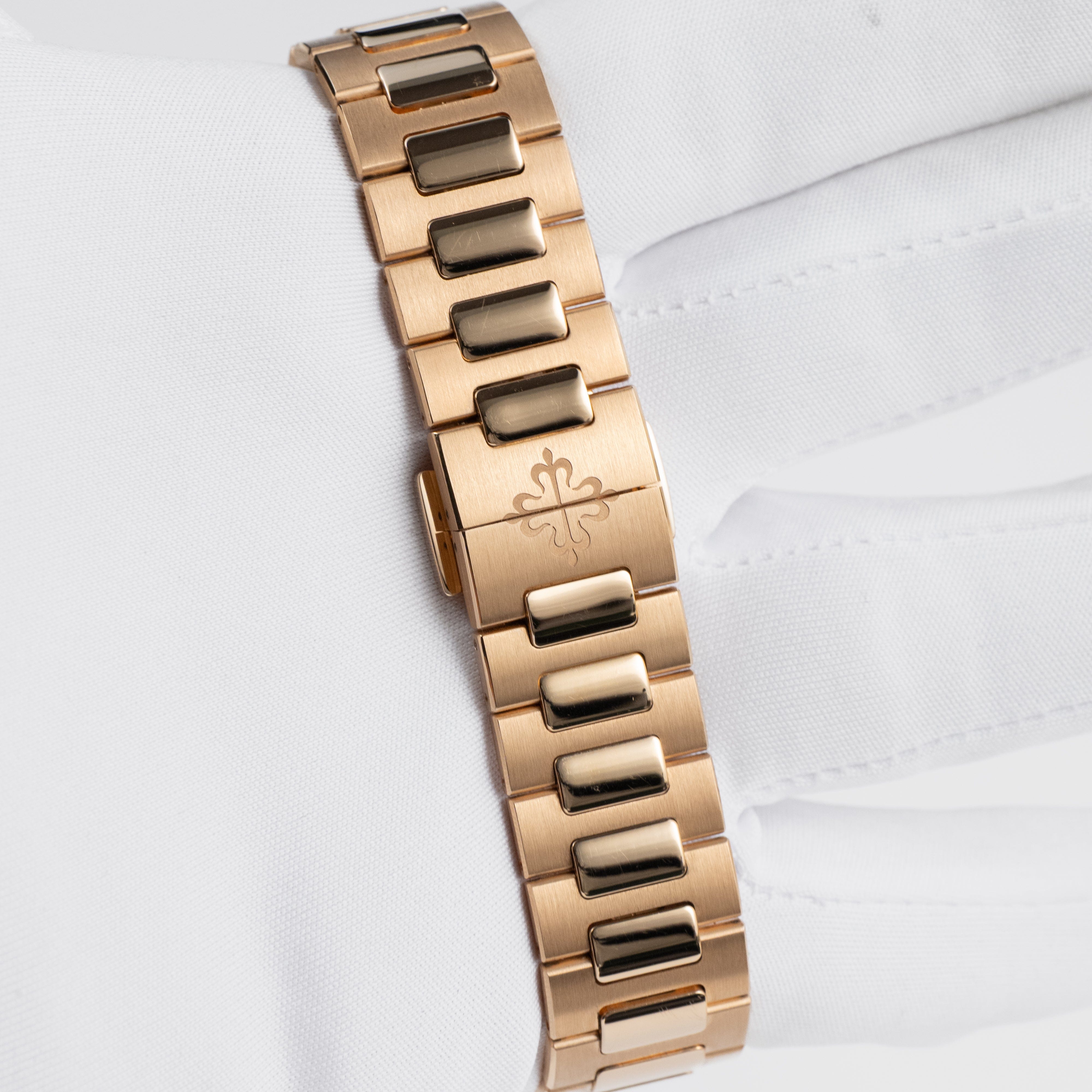 Patek Philippe Nautilus 7118/1R-010 'Ladies' Rose Gold Champagne Golden Dial (2021)