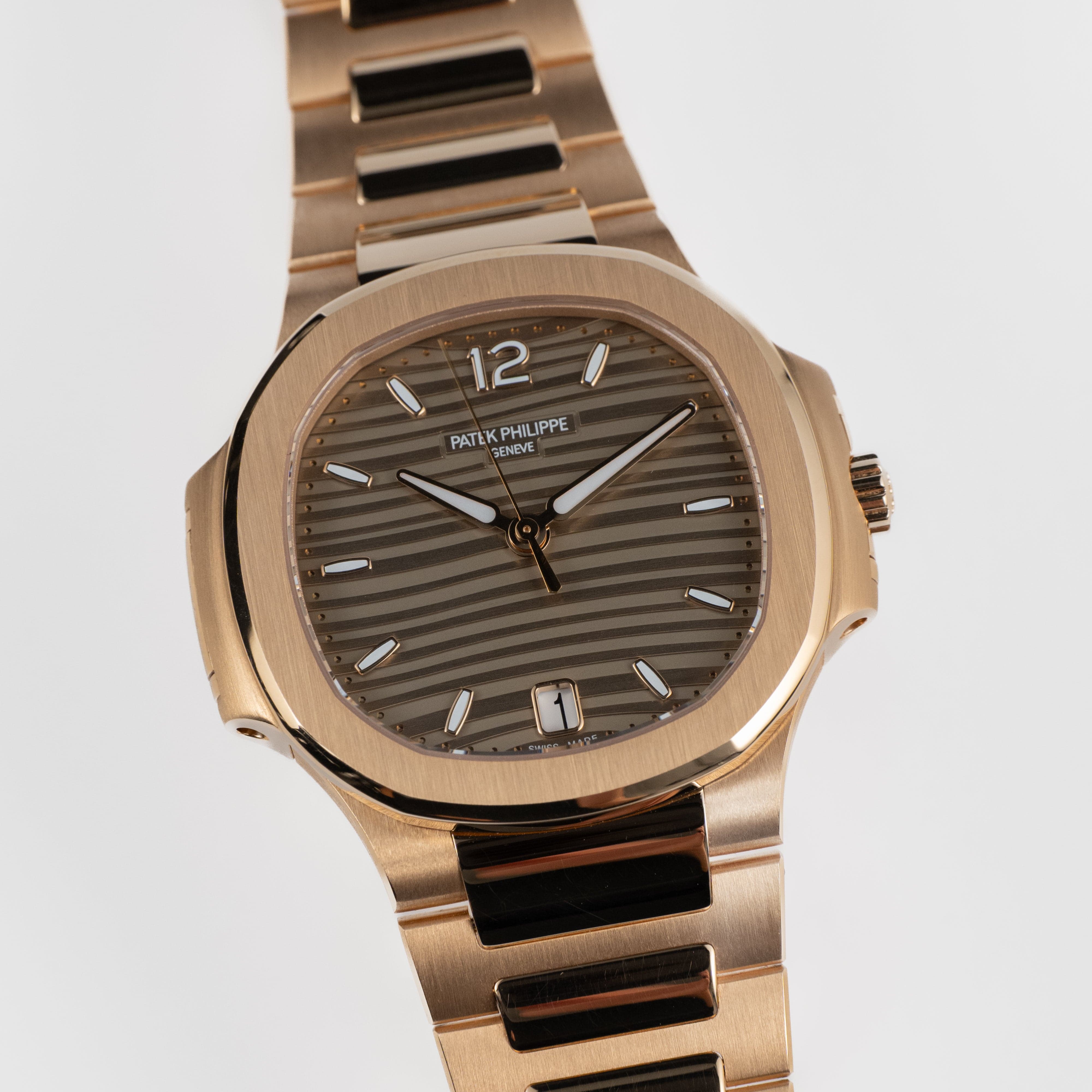 Patek Philippe Nautilus 7118/1R-010 'Ladies' Rose Gold Champagne Golden Dial