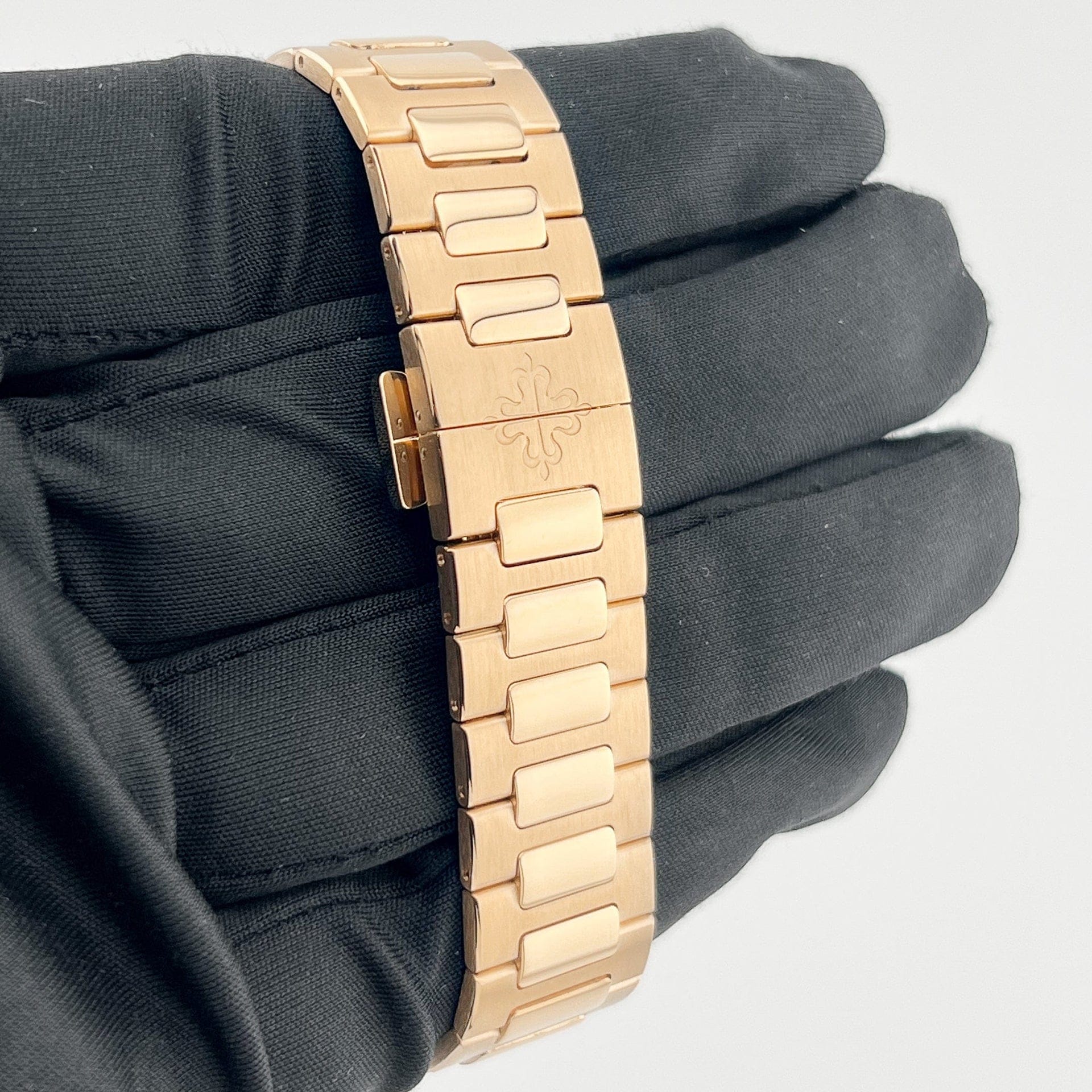 Patek Philippe Nautilus 7118/1R-010 Tiffany & Co. 'Ladies' Rose Gold Date (2022)