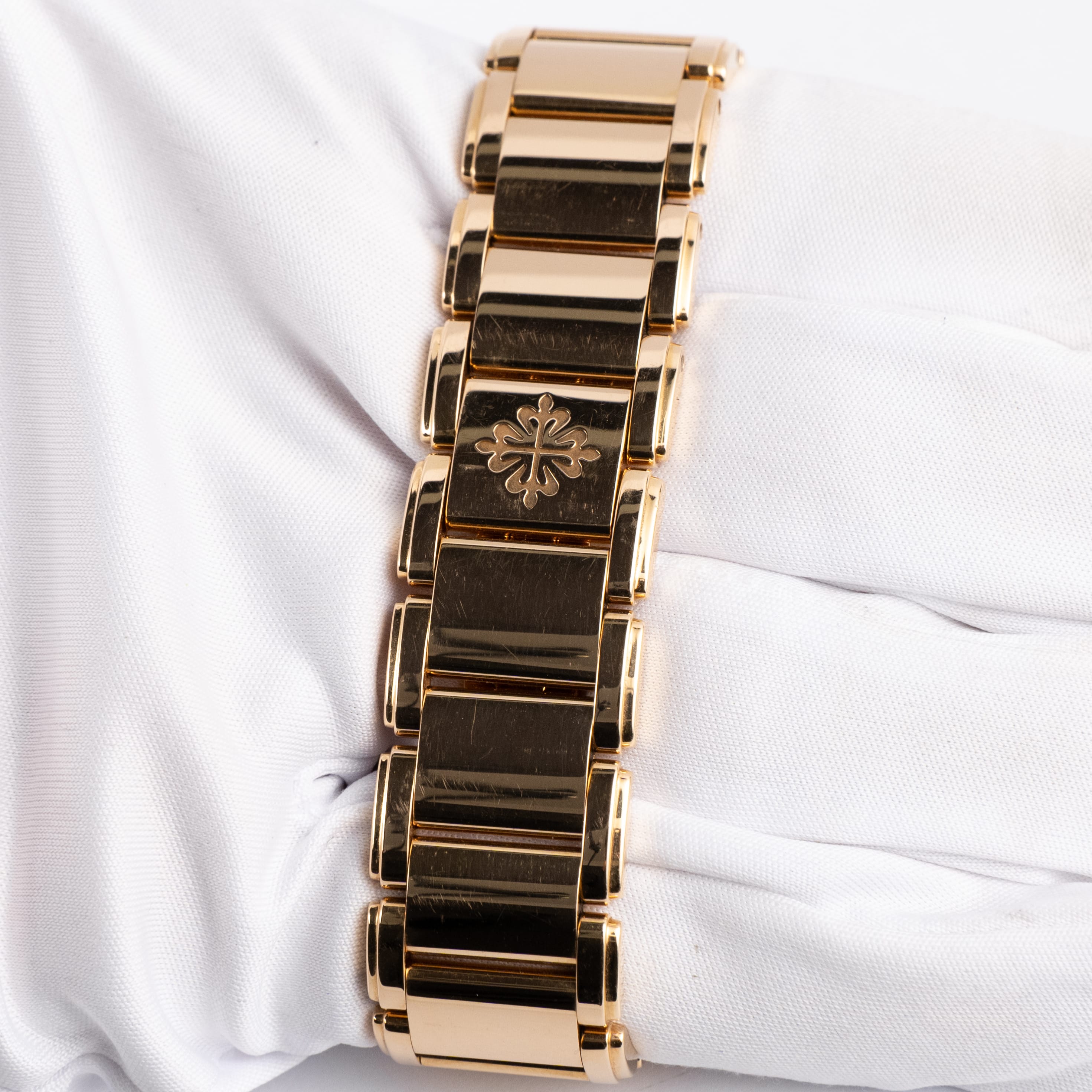 Patek Philippe Twenty-4 4908/11R-011 ‘Ladies’ Rose Gold White Diamond Dial Diamond Bezel Quartz