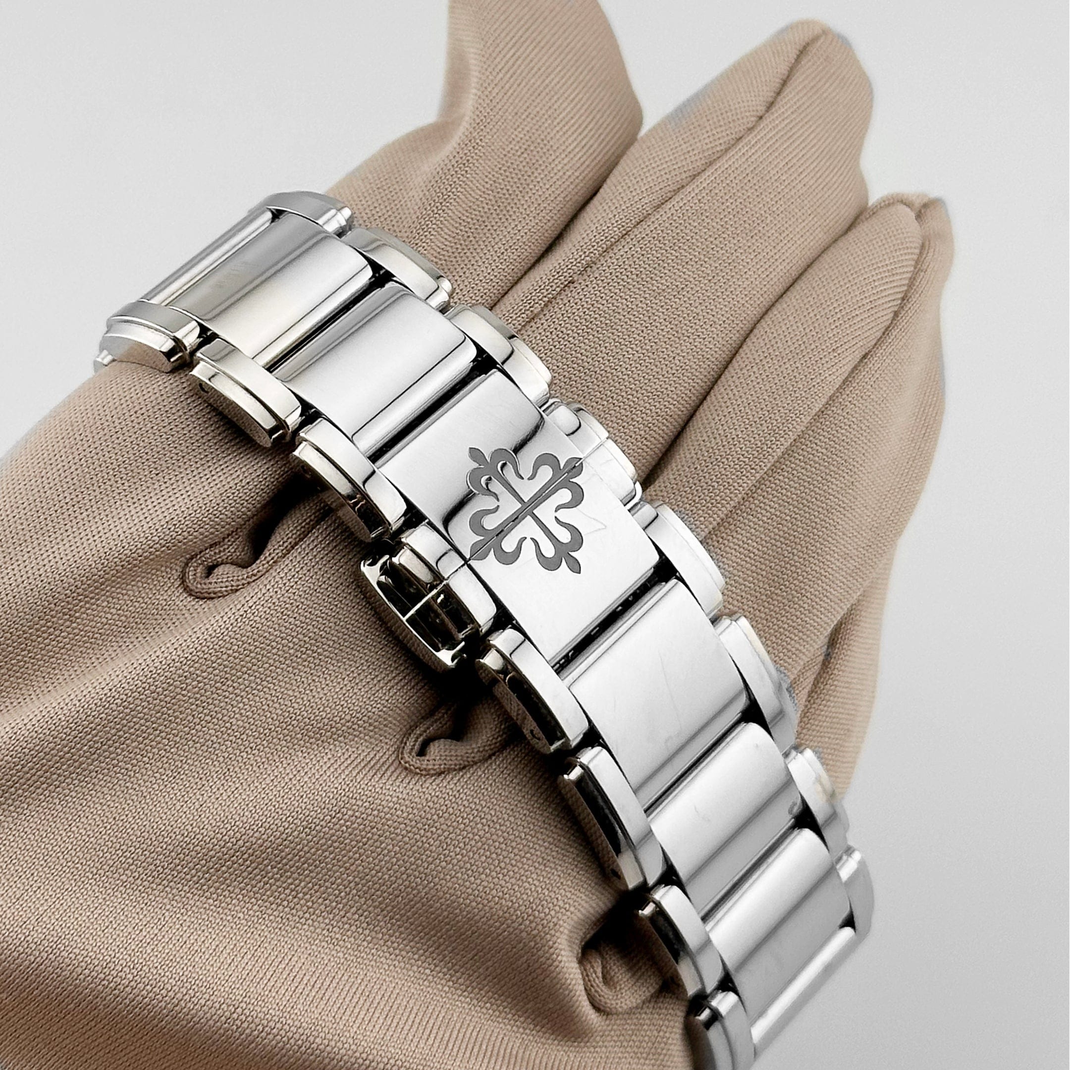 Patek Philippe Twenty-4 7300/1200A-011 Green Dial Diamond Bezel (2024)