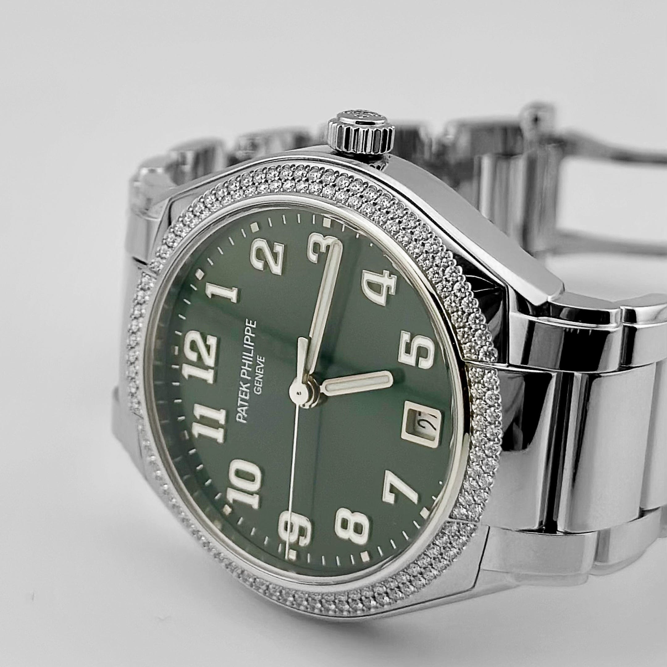 Patek Philippe Twenty-4 7300/1200A-011 Green Dial Diamond Bezel (2024)