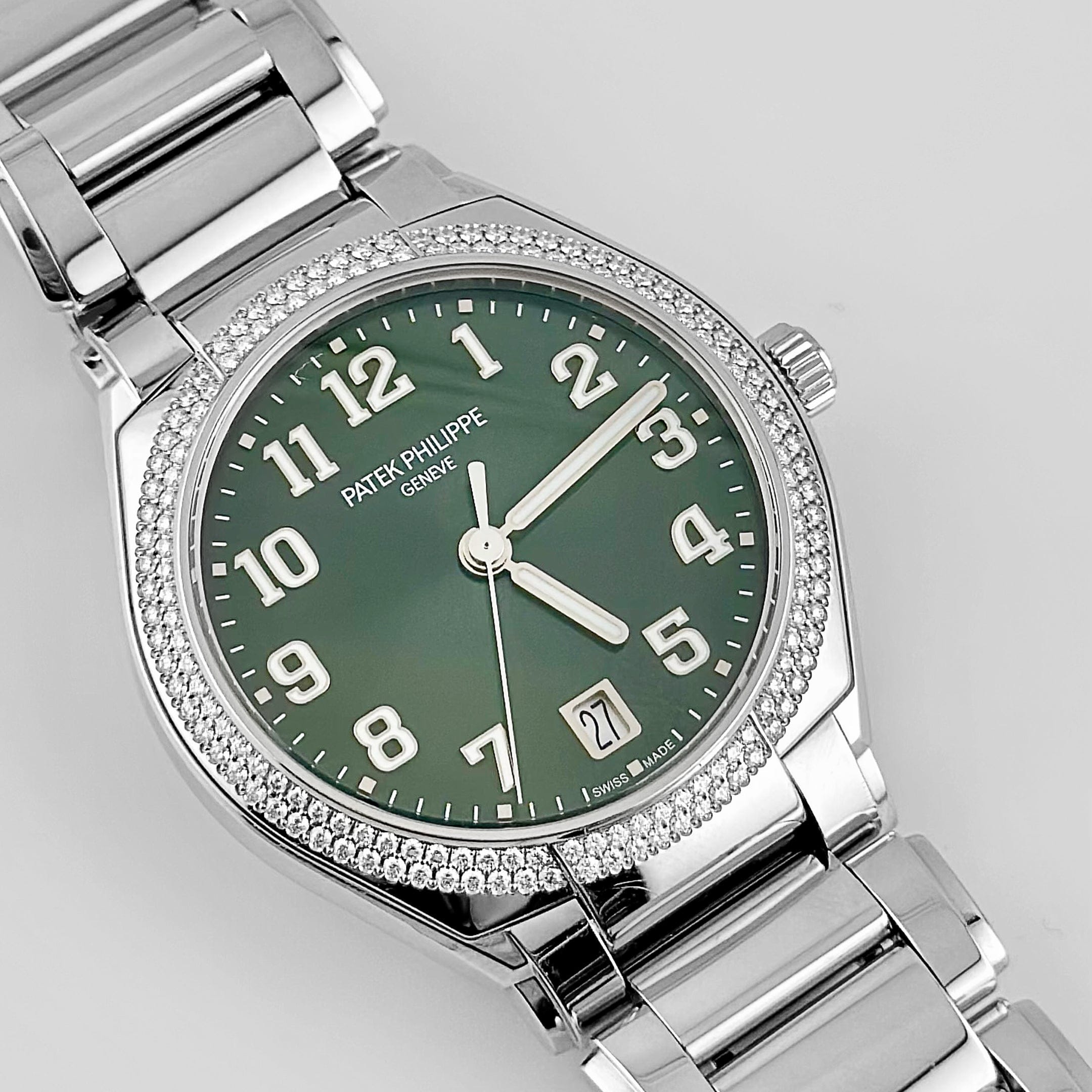 Patek Philippe Twenty-4 7300/1200A-011 Green Dial Diamond Bezel (2024)