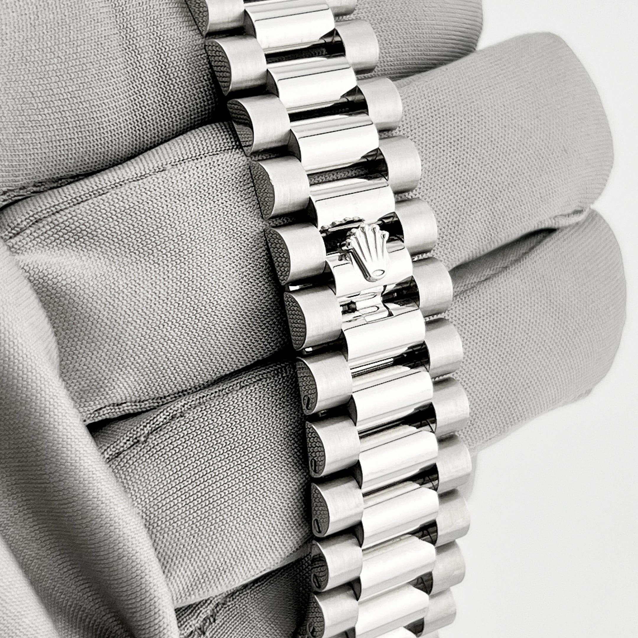 Rolex Day-Date 40 228236 Platinum Diamond Sapphire Dial President (2023)