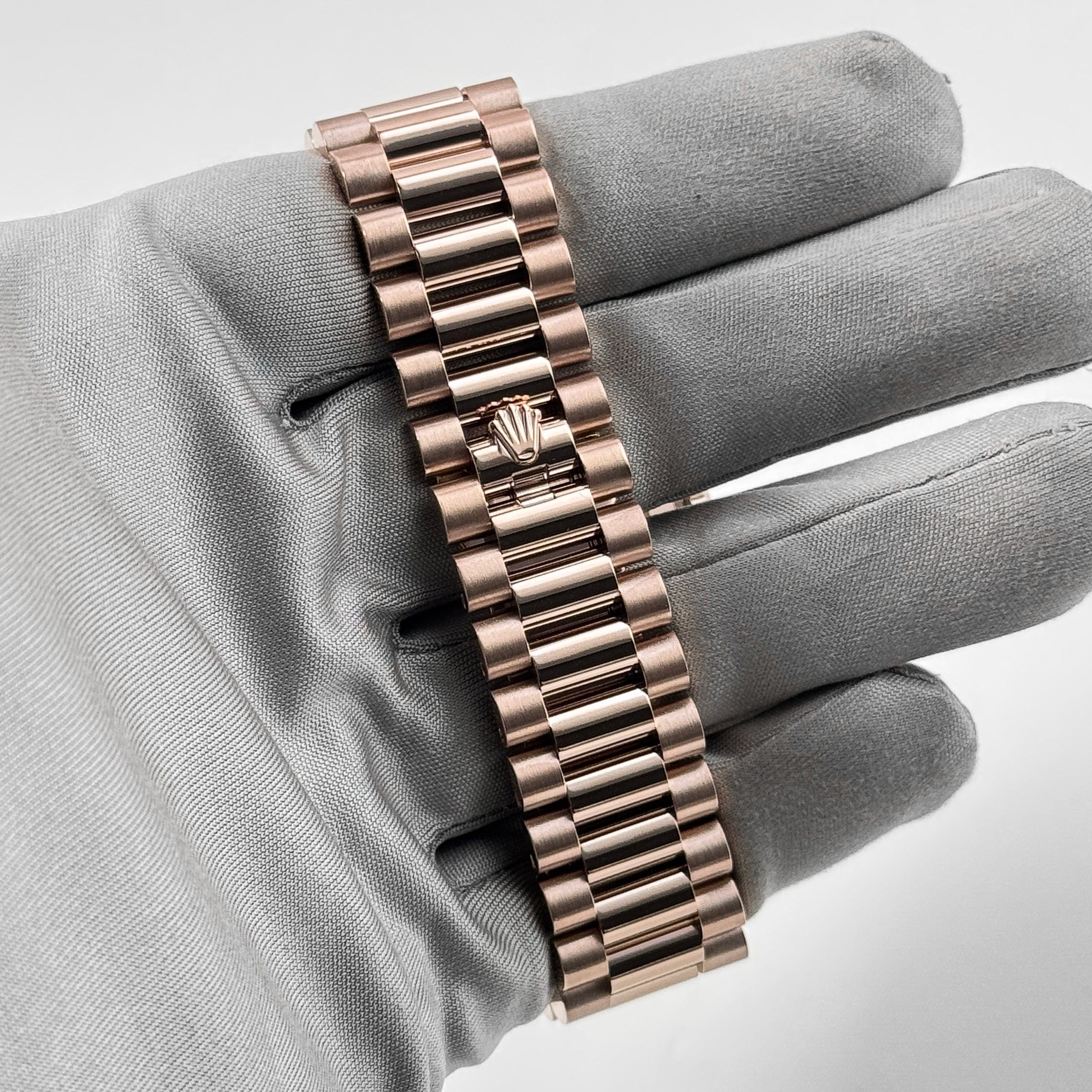 Rolex Day-Date 40 228345RBR Rose Gold Eisenkiesel Dial Diamond Bezel (2023)