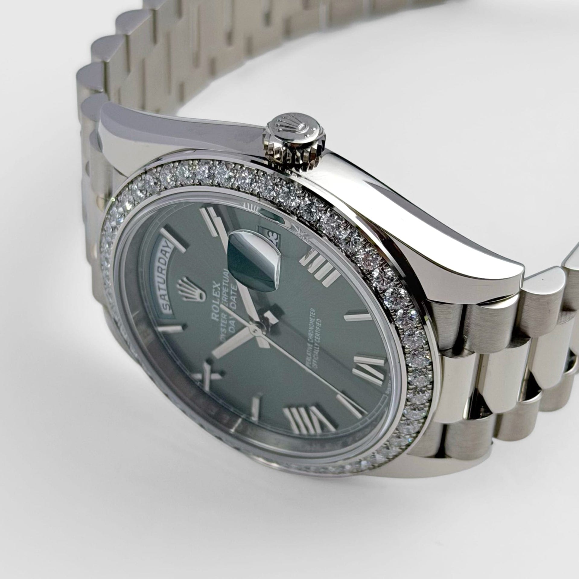 Rolex Day-Date 40 228349RBR White Gold Olive Green Dial Diamond Bezel