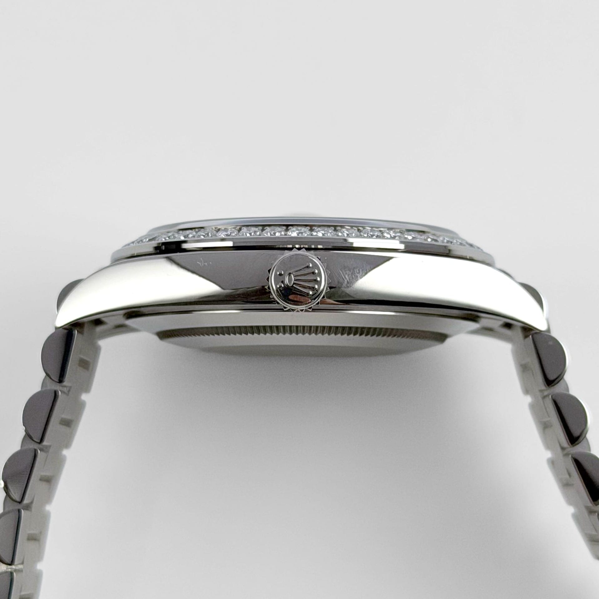 Rolex Day-Date 40 228349RBR White Gold Olive Green Dial Diamond Bezel