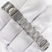 Vacheron Constantin '222' 60501 'Ladies' White Gold Diamond-Set Silver Dial Quartz