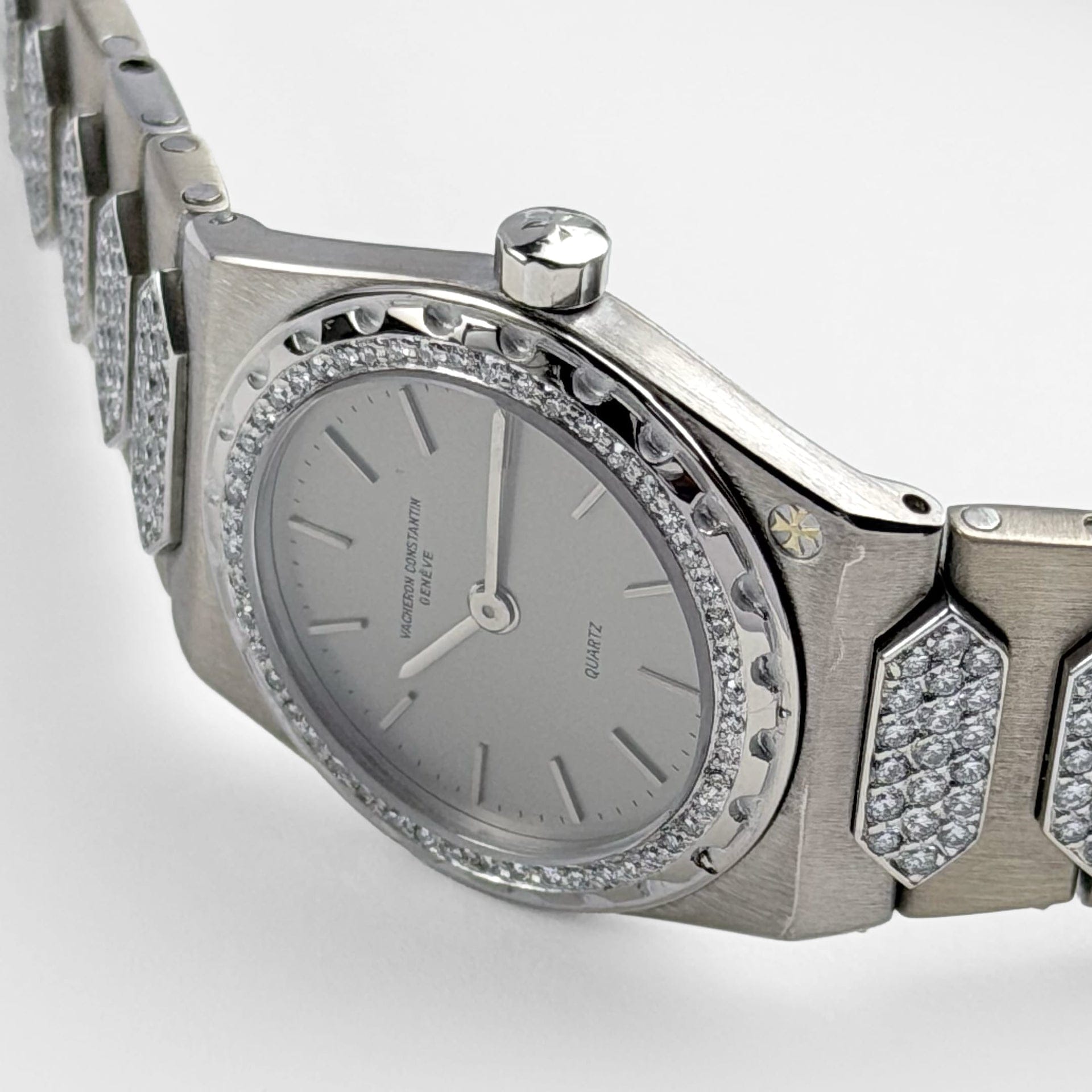 Vacheron Constantin '222' 60501 'Ladies' White Gold Diamond-Set Silver Dial Quartz