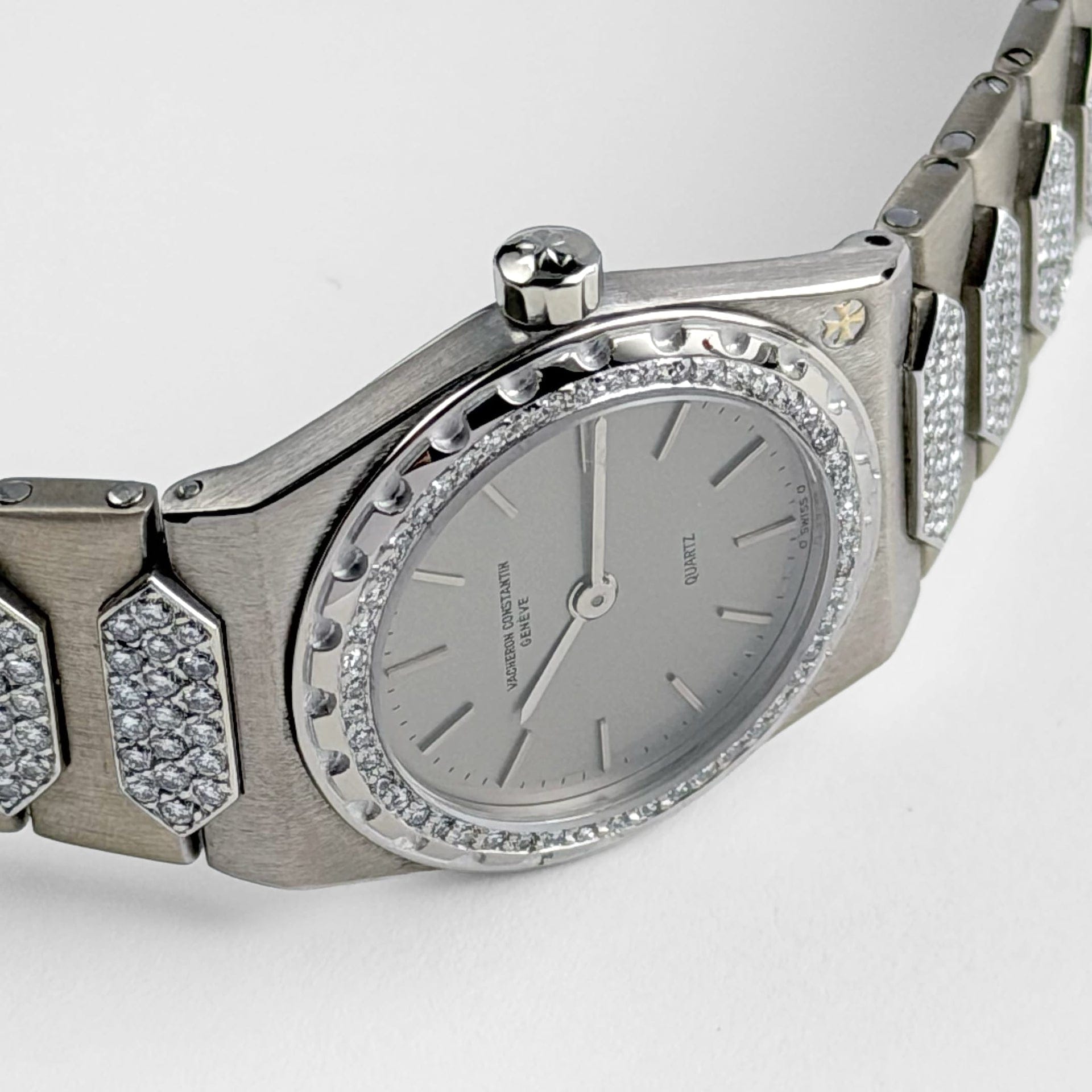 Vacheron Constantin '222' 60501 'Ladies' White Gold Diamond-Set Silver Dial Quartz