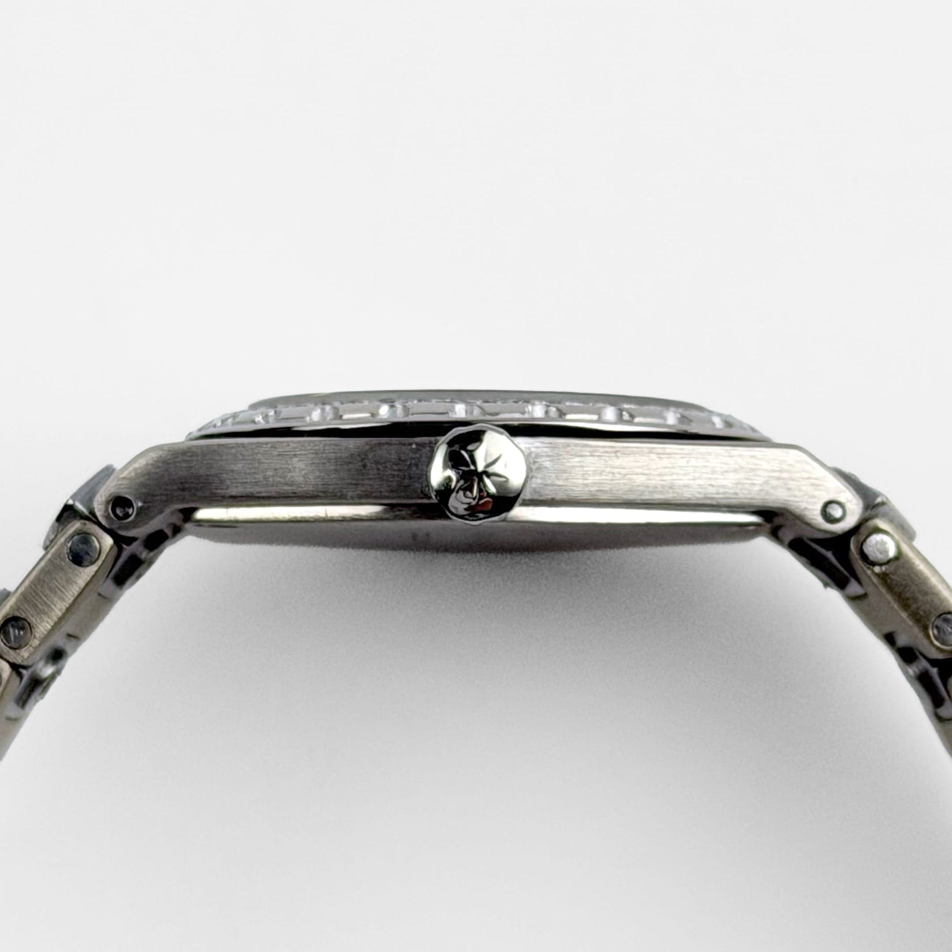 Vacheron Constantin '222' 60501 'Ladies' White Gold Diamond-Set Silver Dial Quartz