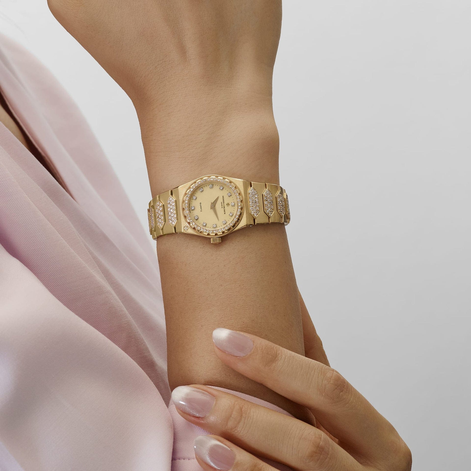 Vacheron Constantin '222' 60501 'Ladies' Yellow Gold Diamond-Set Quartz