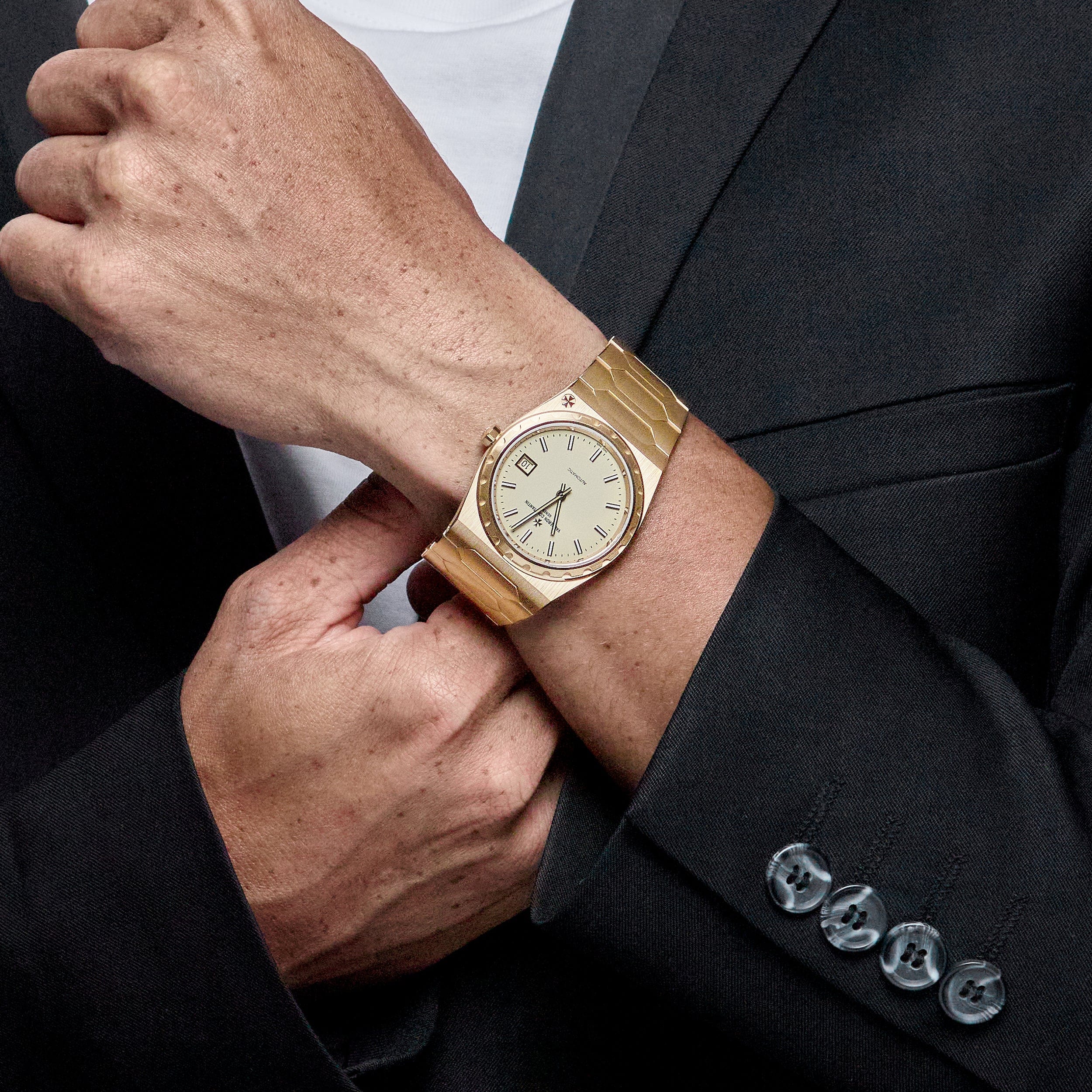 vacheron-constantin-historiques-222-4200h-222j-b935-yellow-gold-champagne-dial-2023-vacheron-constantin-1202715821.jpg