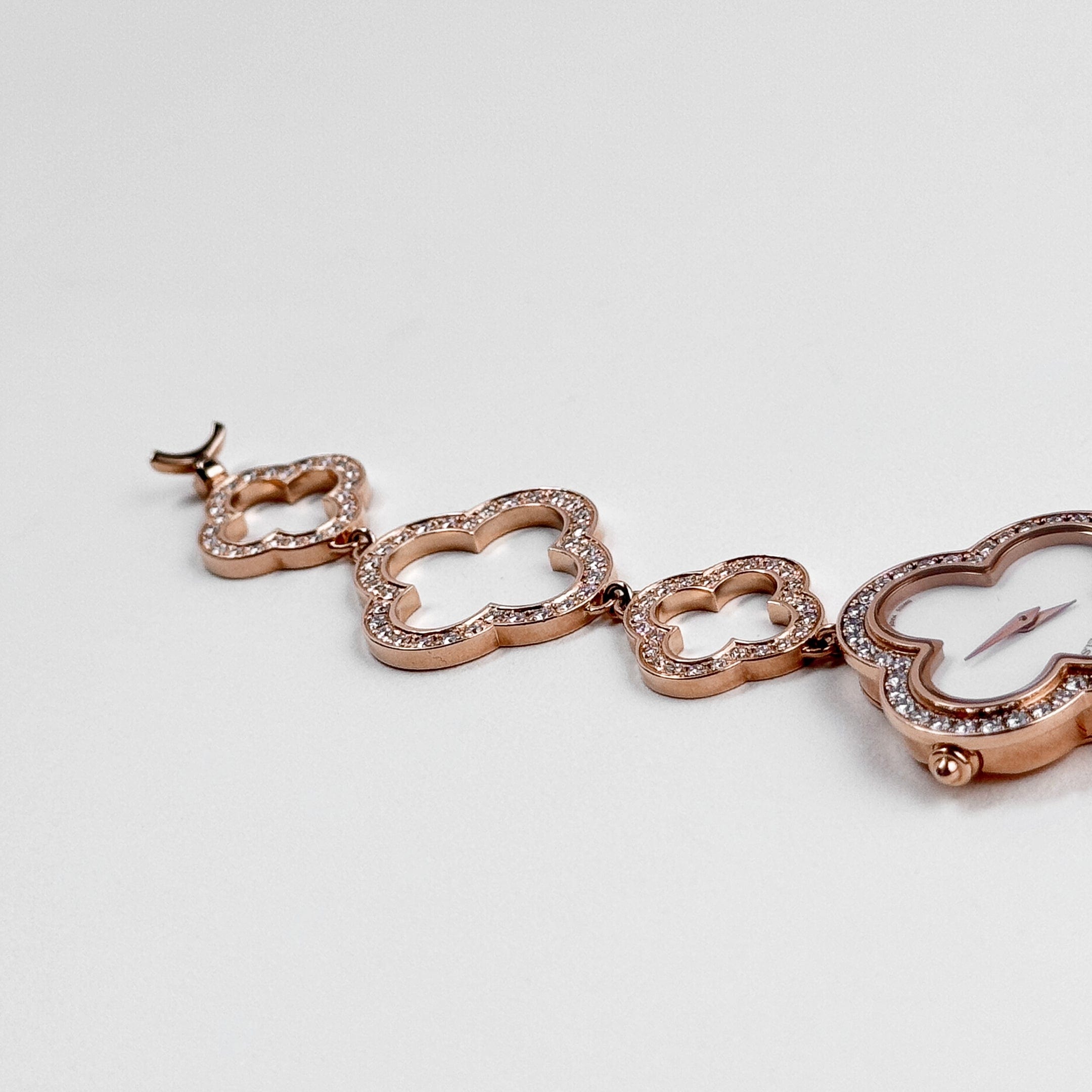 Van Cleef & Arpels Alhambra 2365149 'Ladies' Vintage Rose Gold White Mother of Pearl Dial Quartz Watch