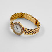 Van Cleef & Arpels Classique 13607B2 Yellow Gold White Dial Diamonds Quartz